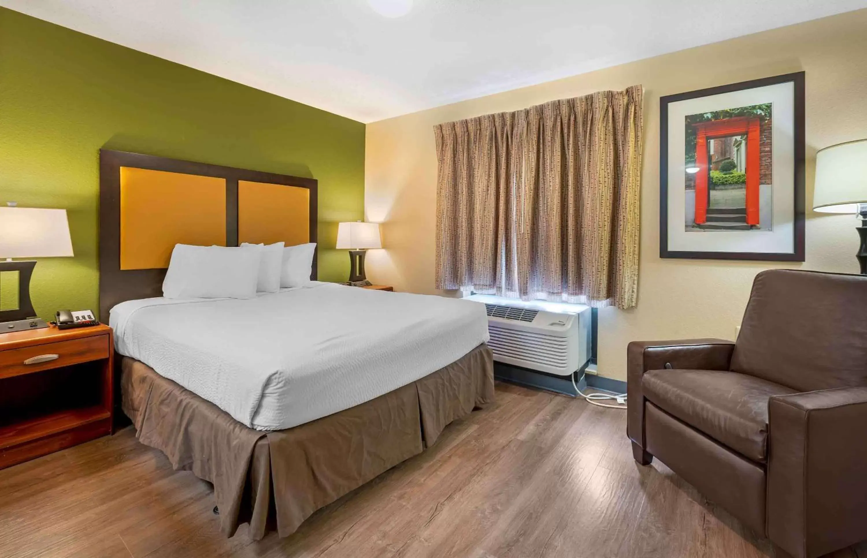 Bedroom, Bed in Extended Stay America Select Suites - South Bend - Mishawaka - South