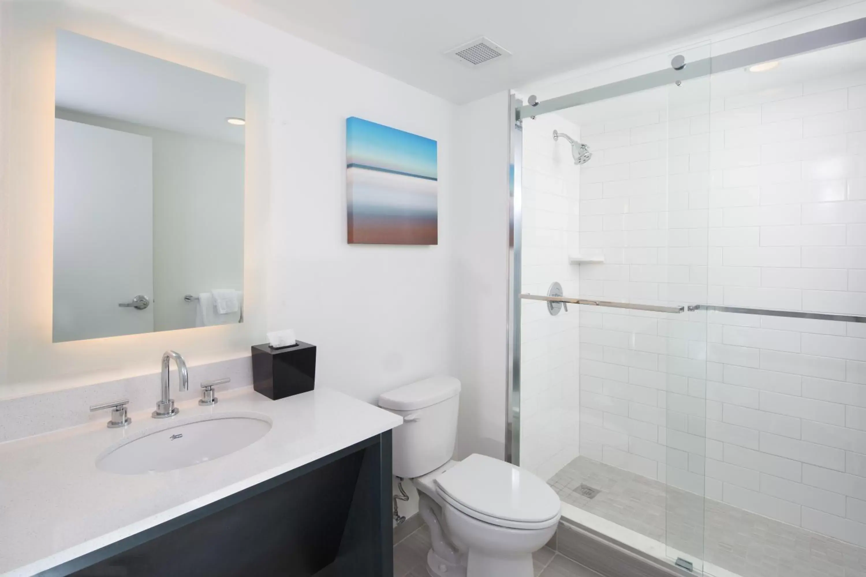 Shower, Bathroom in Crowne Plaza Melbourne-Oceanfront, an IHG Hotel