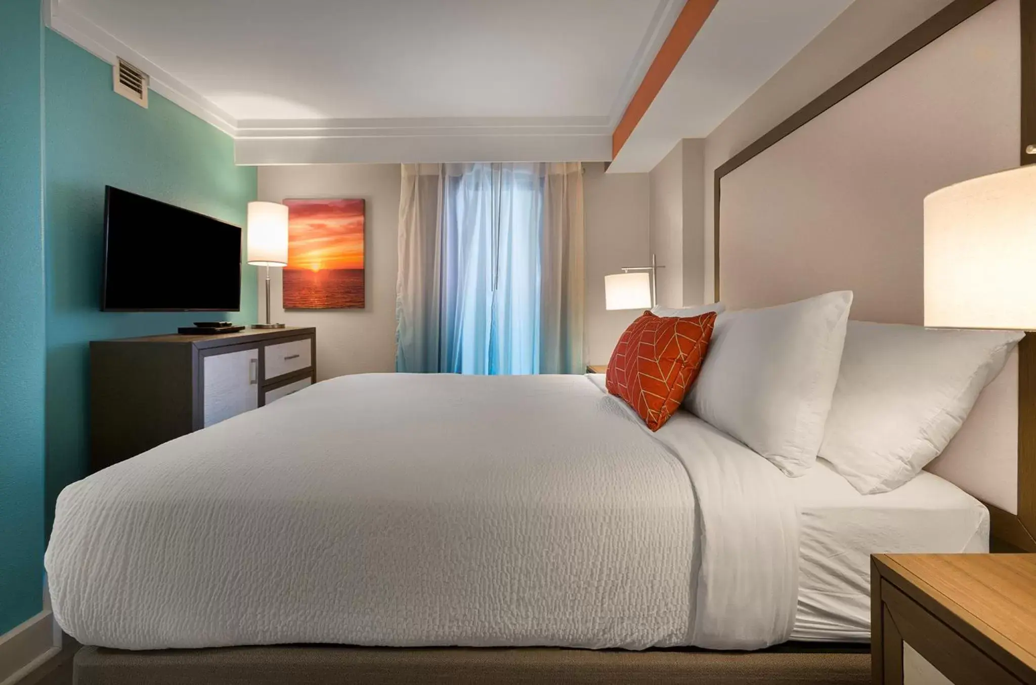 Bedroom, Bed in Grande Cayman Resort