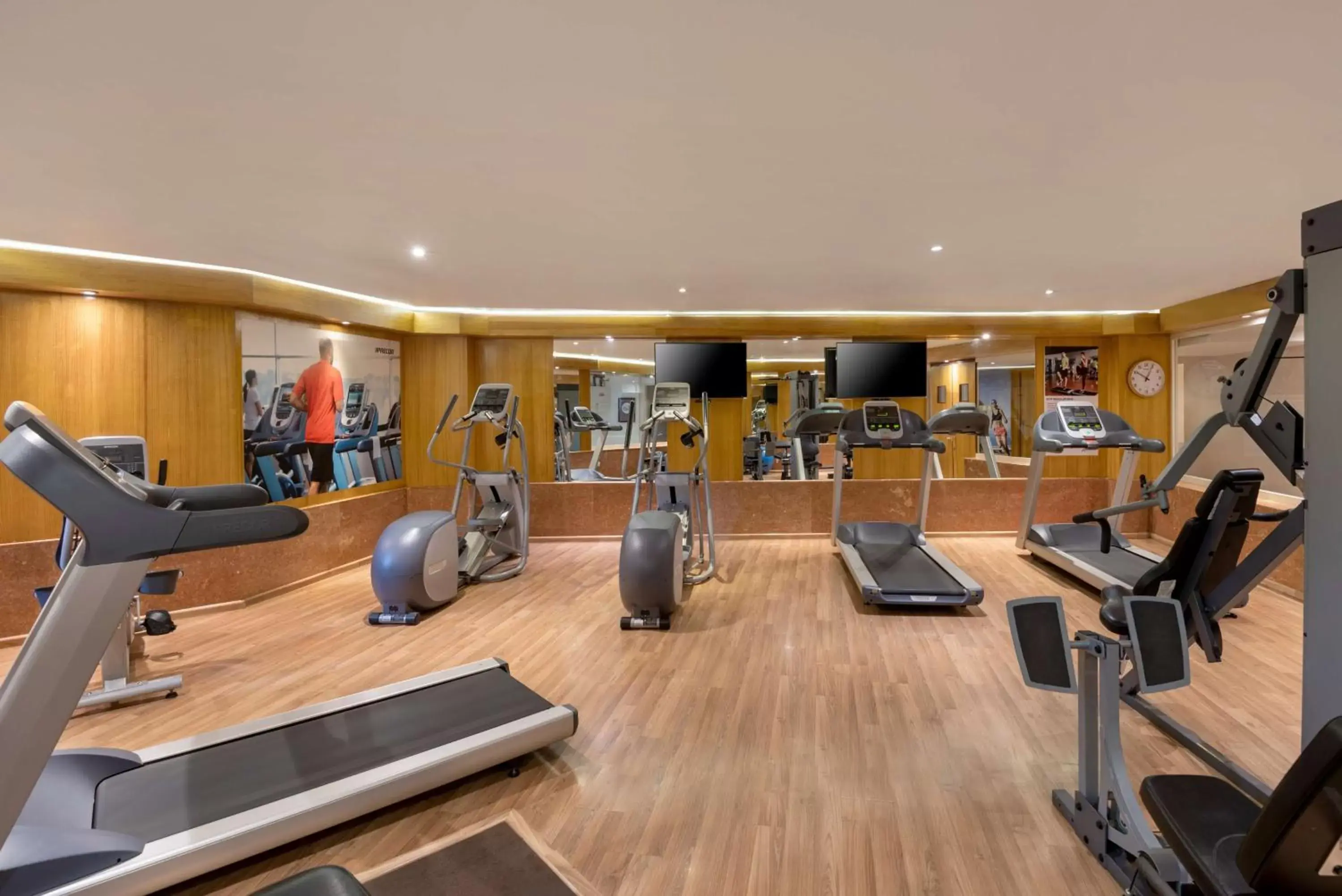 Spa and wellness centre/facilities, Fitness Center/Facilities in Radisson Salem