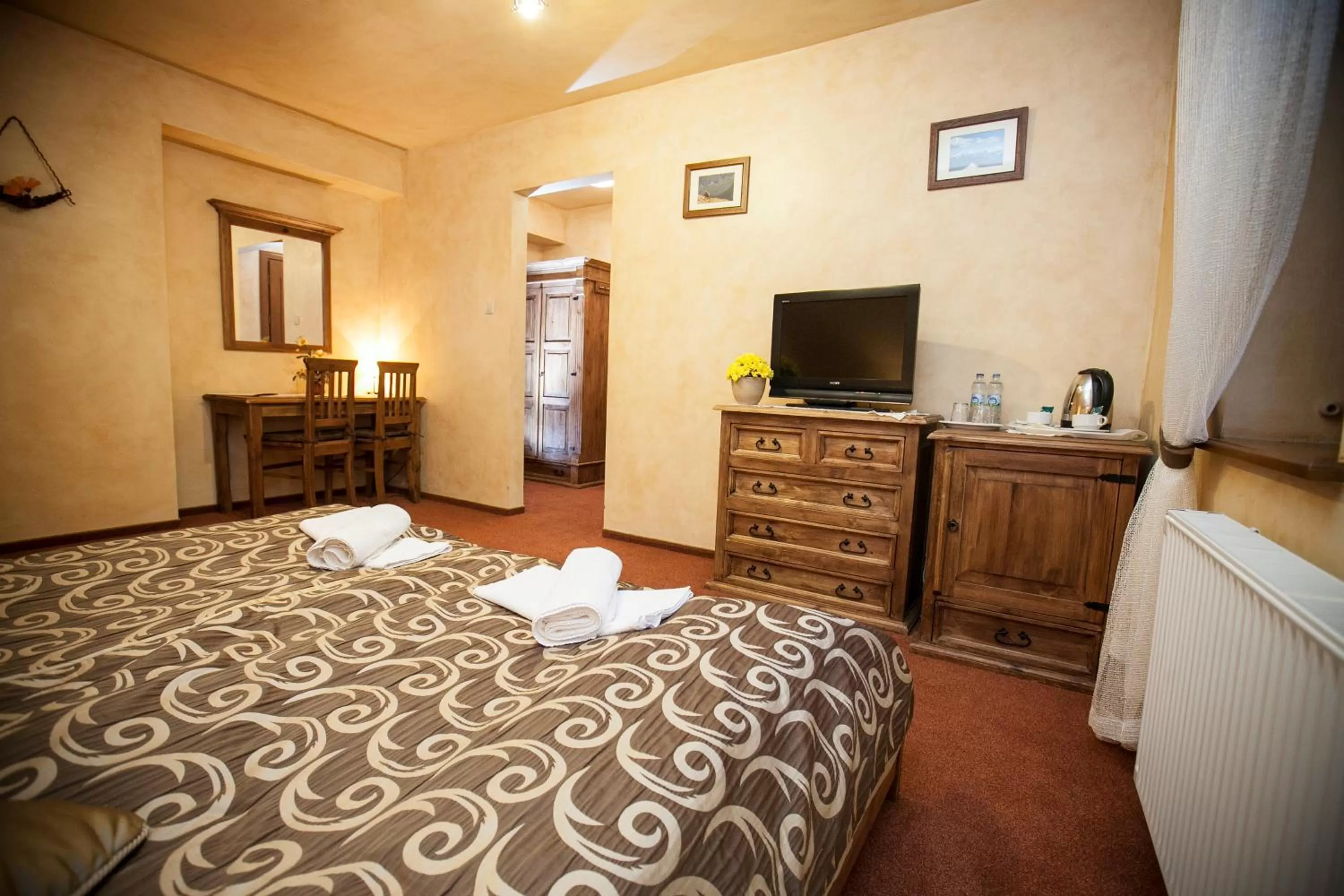 TV and multimedia, Bed in Hotel Dwór Karolówka