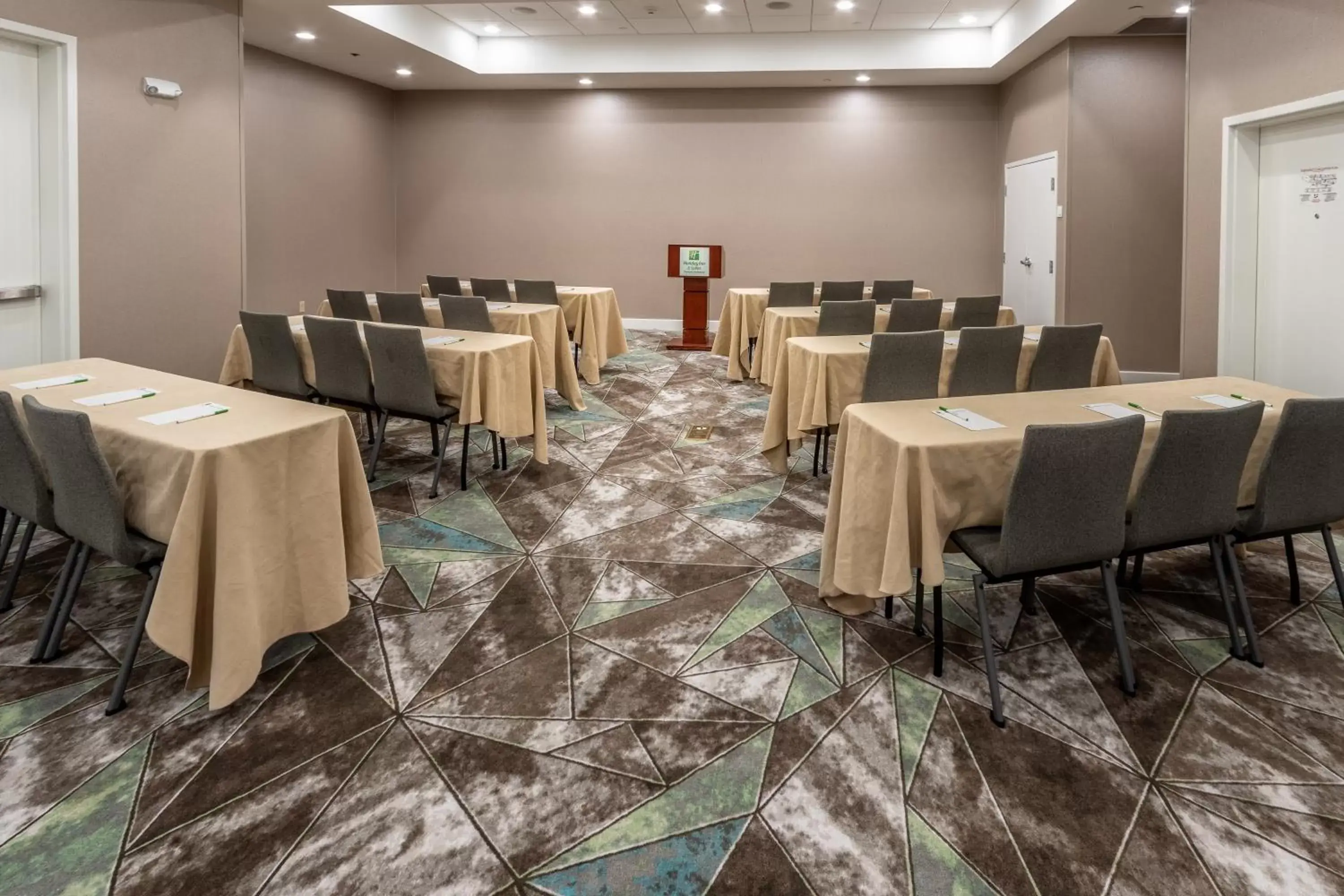 Meeting/conference room in Holiday Inn Hotel & Suites Memphis-Wolfchase Galleria, an IHG Hotel