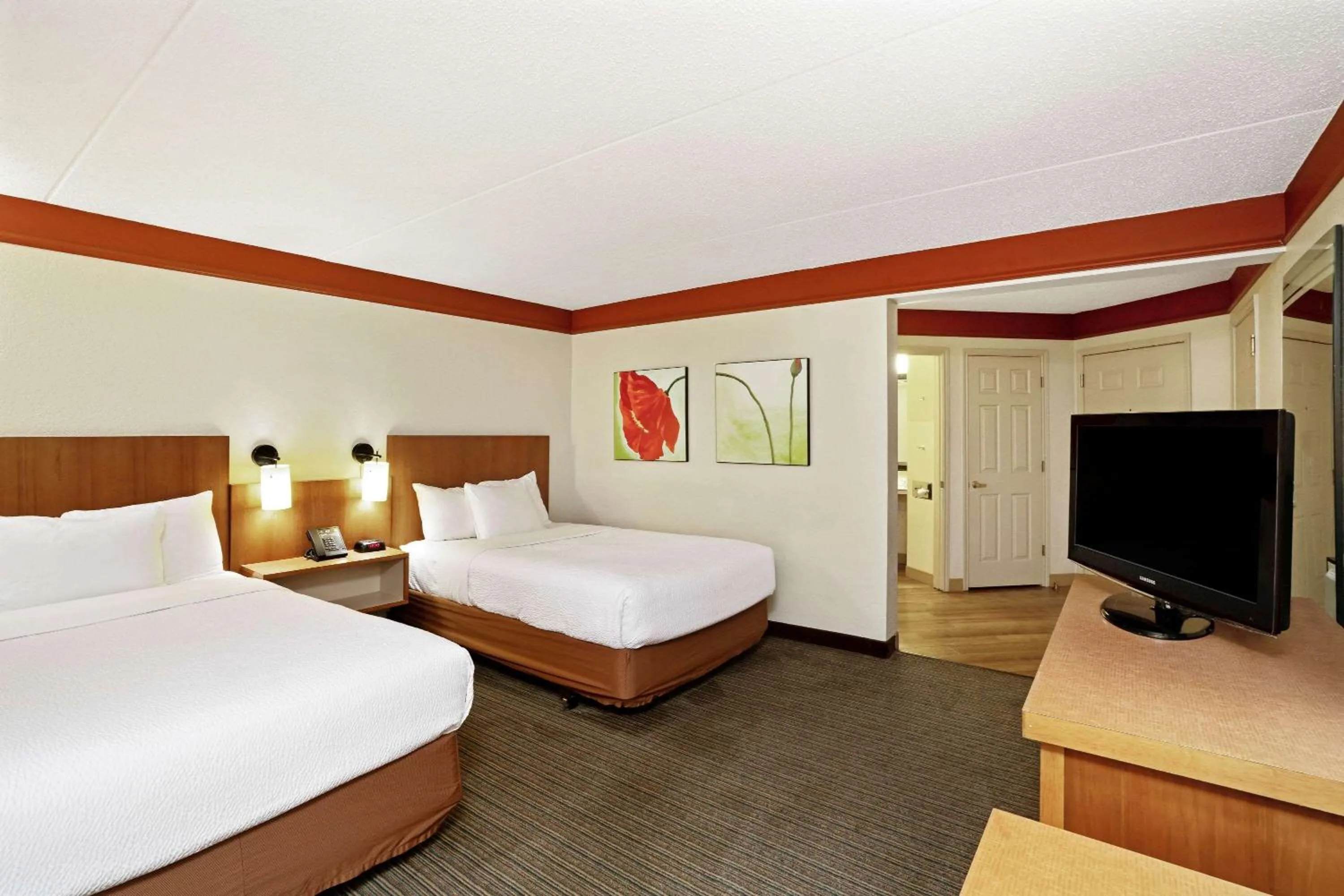 Photo of the whole room, Bed in La Quinta by Wyndham Memphis Primacy Parkway