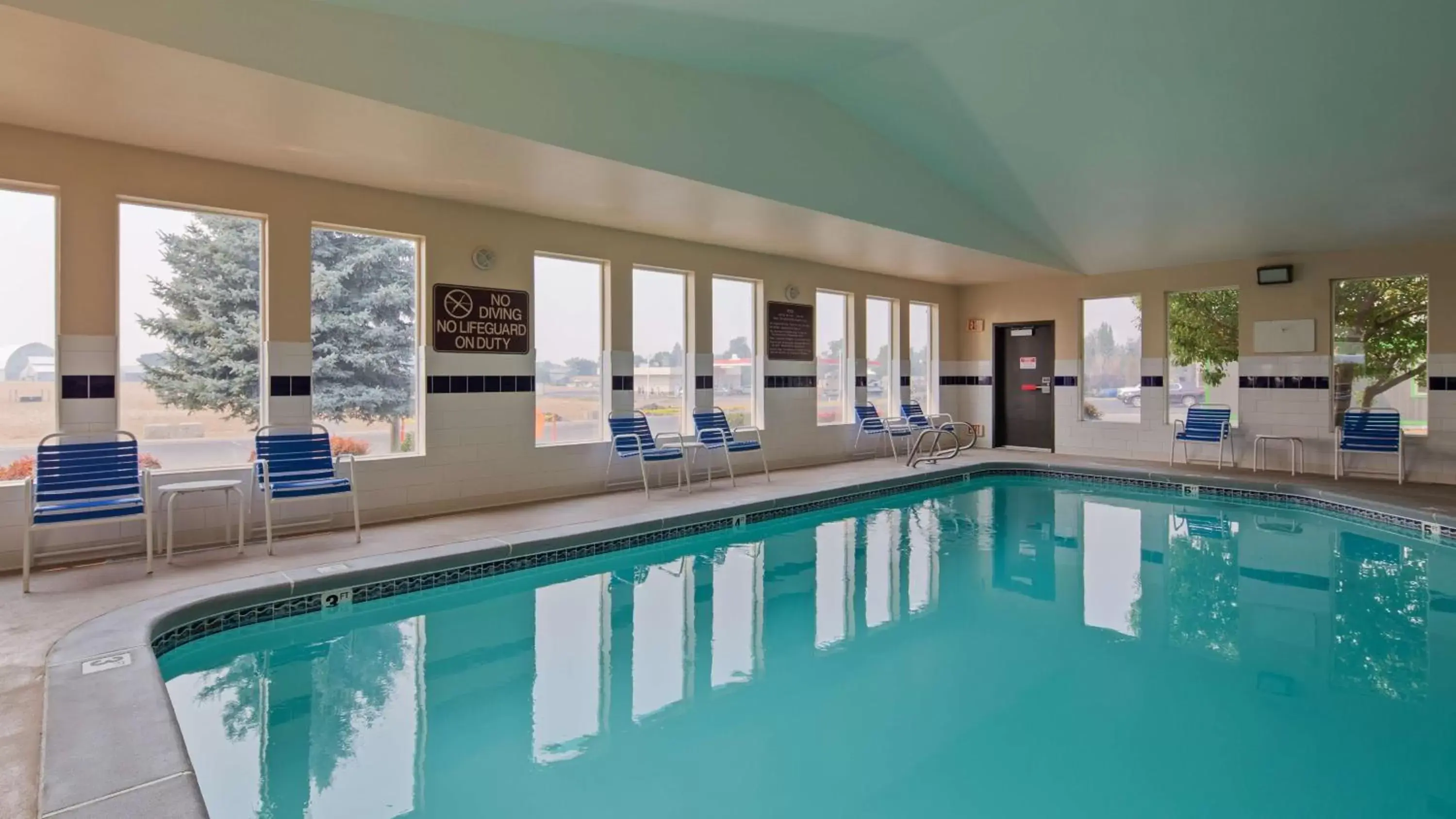 Activities, Swimming Pool in Best Western Bronco Inn
