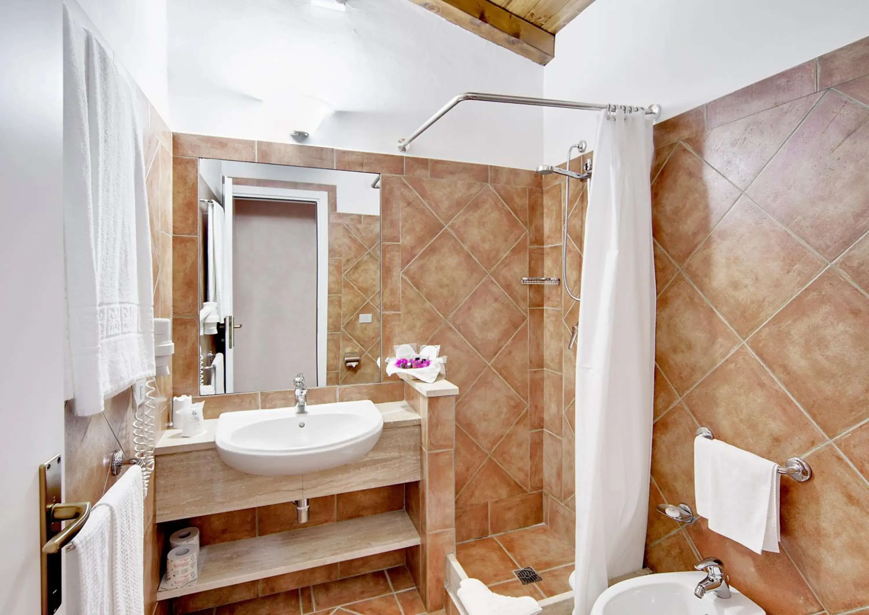 Shower, Bathroom in Colonna Hotel Du Golf