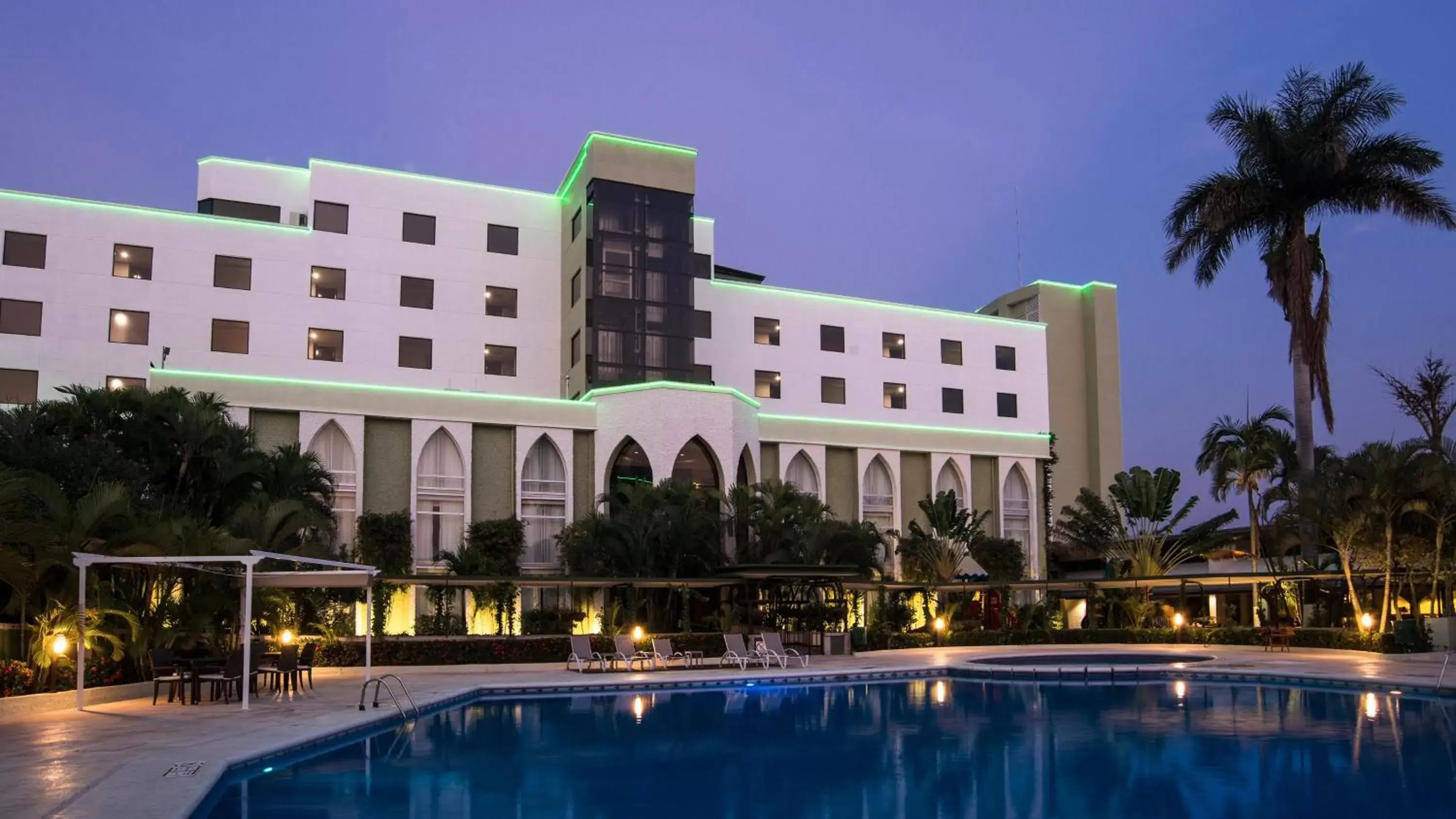 Swimming pool, Property Building in Holiday Inn Tuxtla Gutierrez, an IHG Hotel