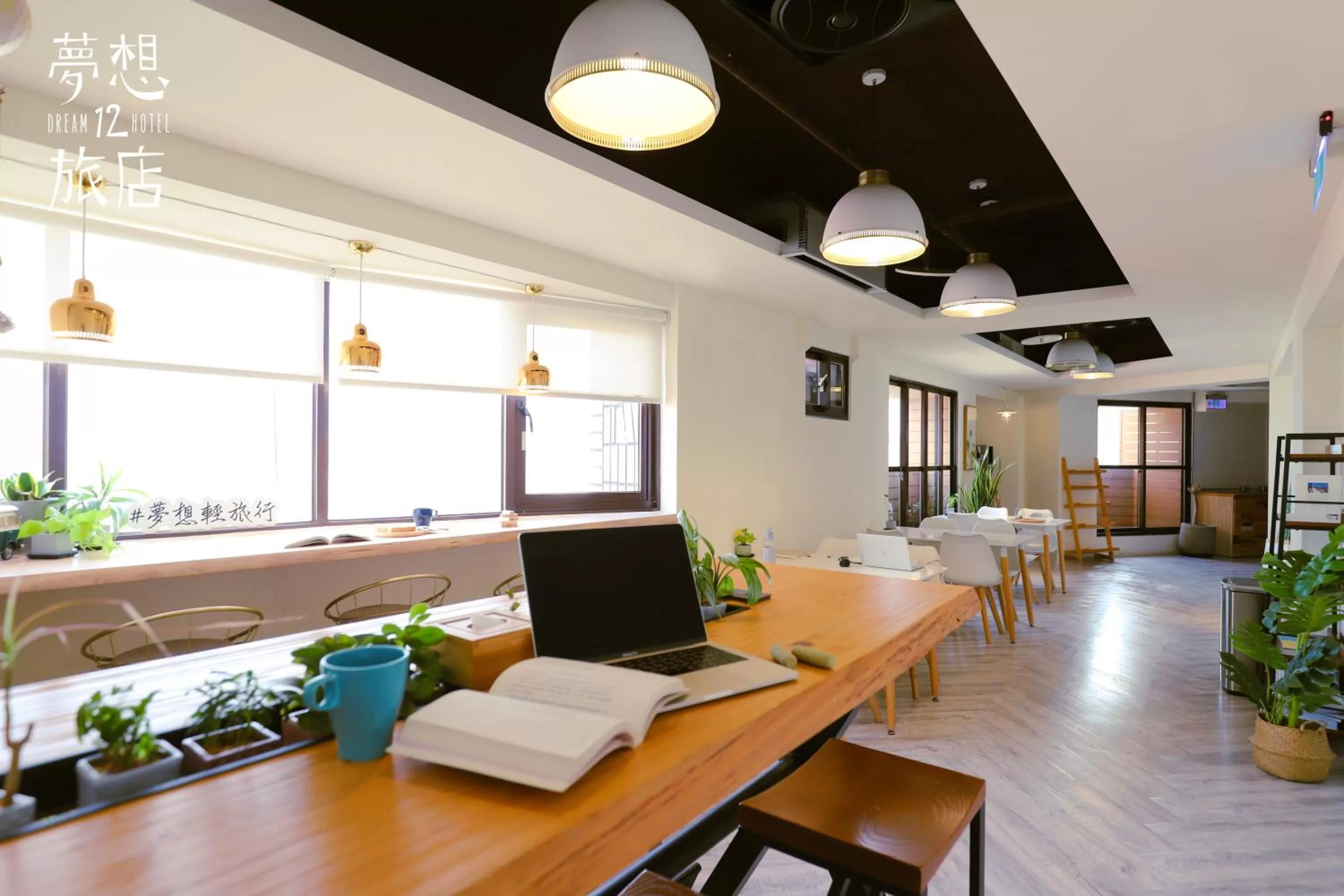 Restaurant/places to eat in Dream 12 Hotel