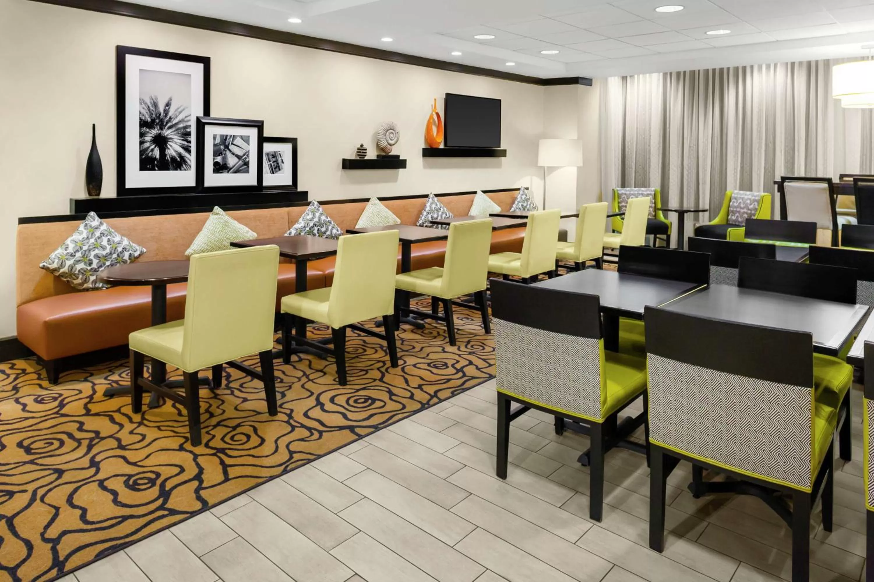 Restaurant/places to eat in Hampton Inn Miami/Dadeland