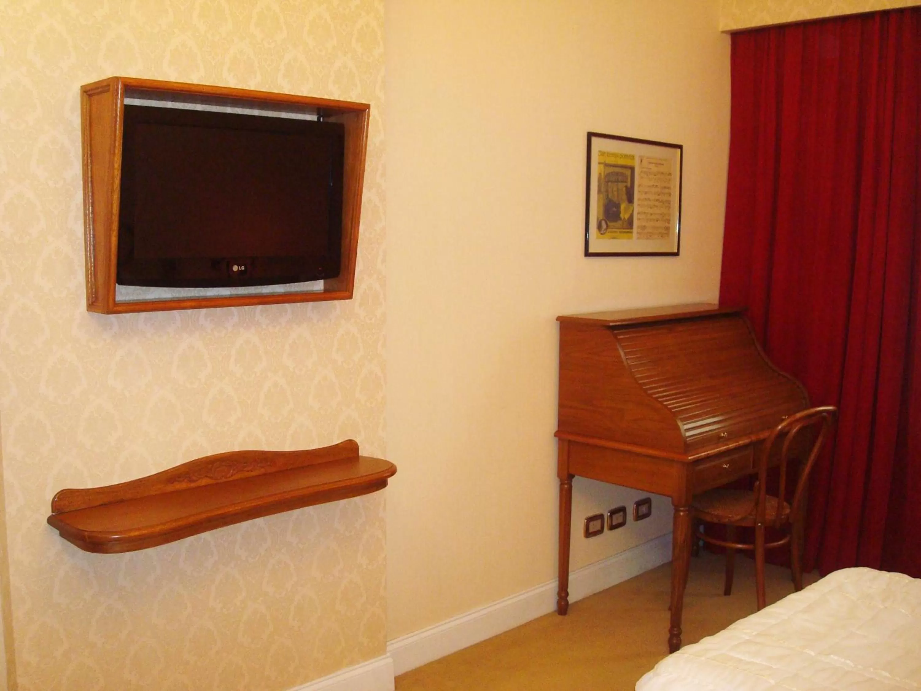 TV and multimedia in Tanguero Hotel Boutique Antique