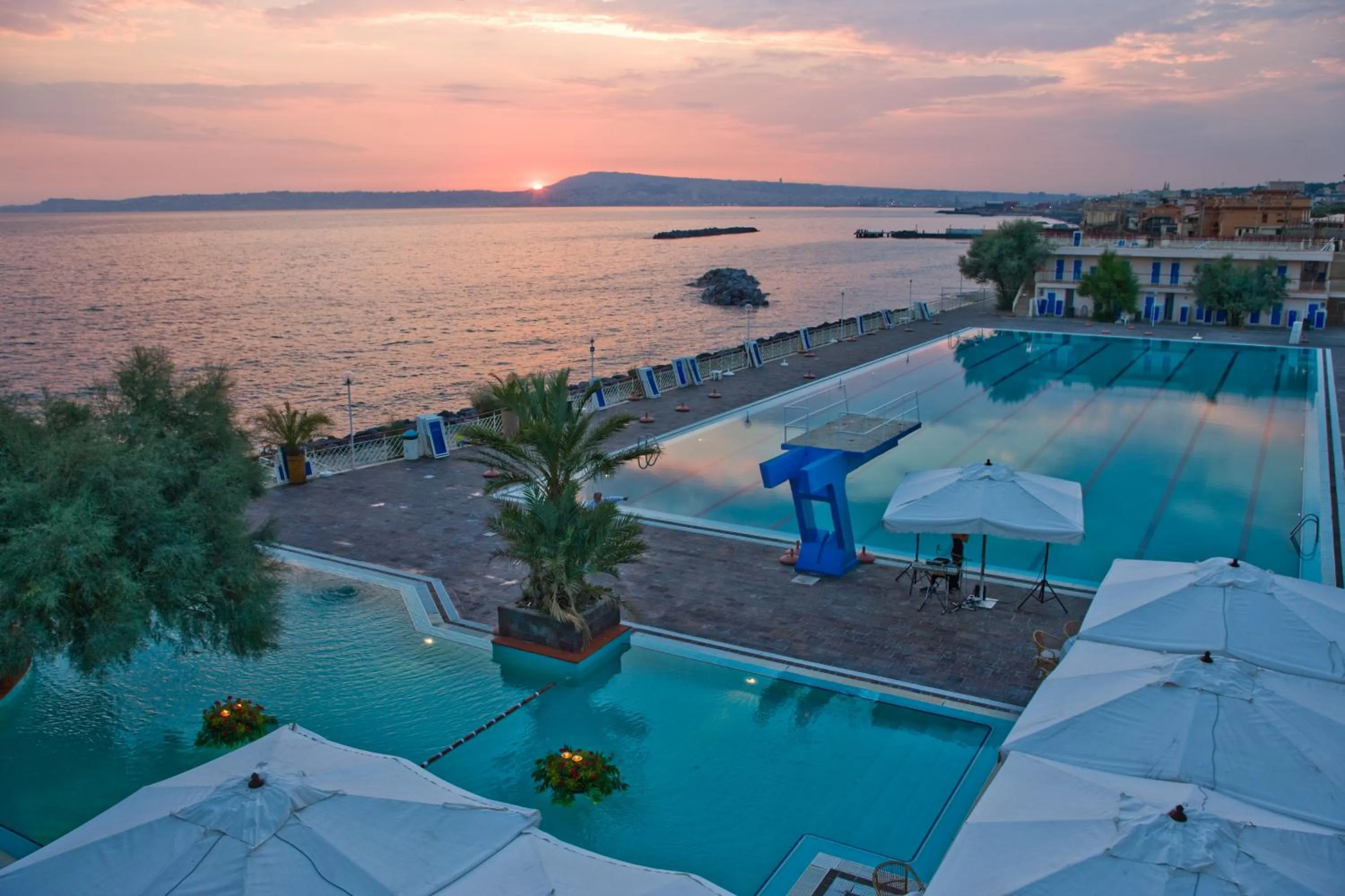 Swimming pool in Puntaquattroventi