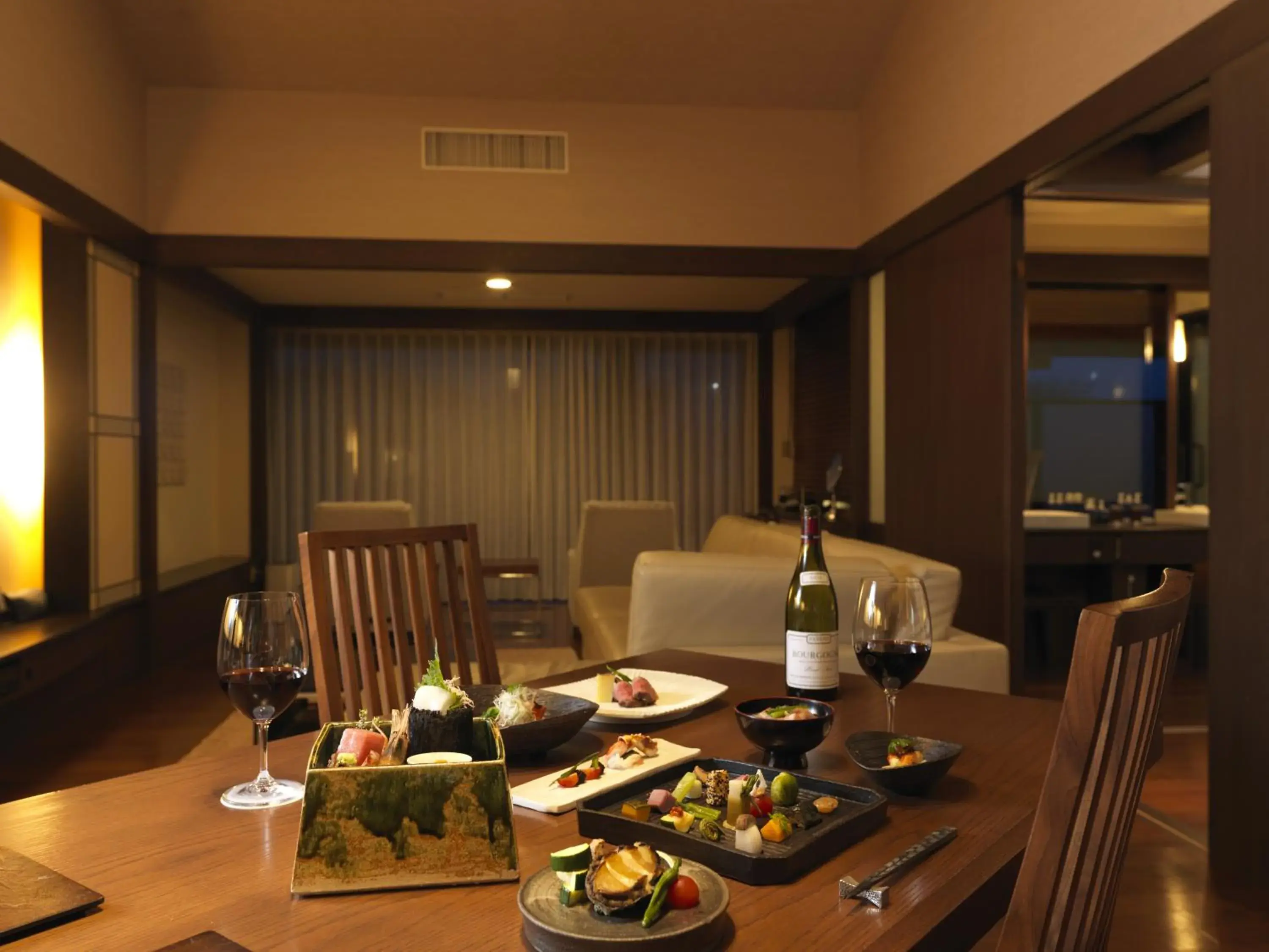 Dining area in Lake Shikotsu Tsuruga Resort Spa Mizu no Uta