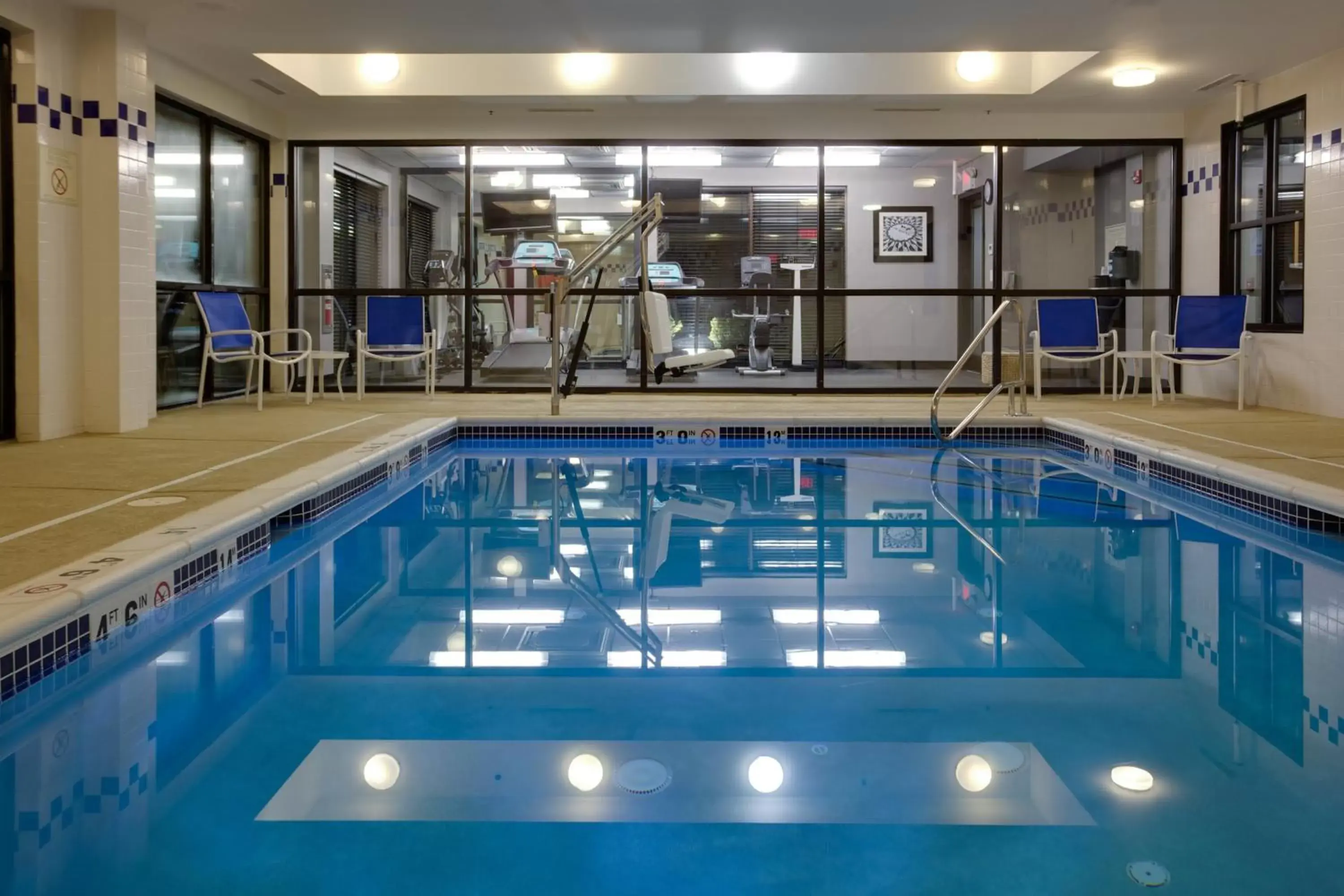 Swimming Pool in Holiday Inn Express Hotel & Suites Meadowlands Area, an IHG Hotel