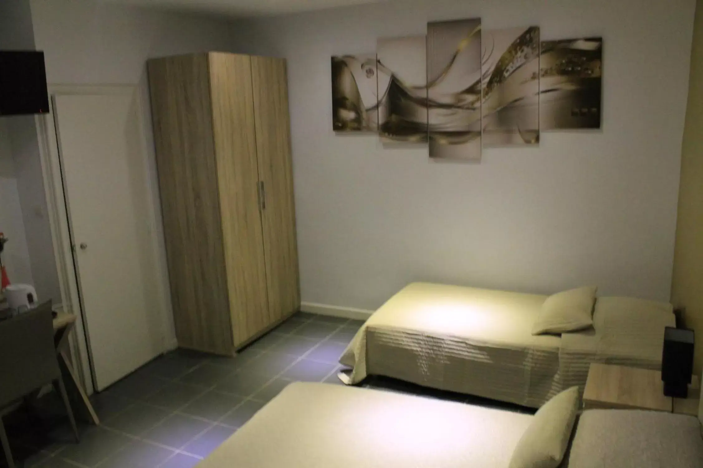 Bedroom, Bed in Kyriad Direct Beziers Centre