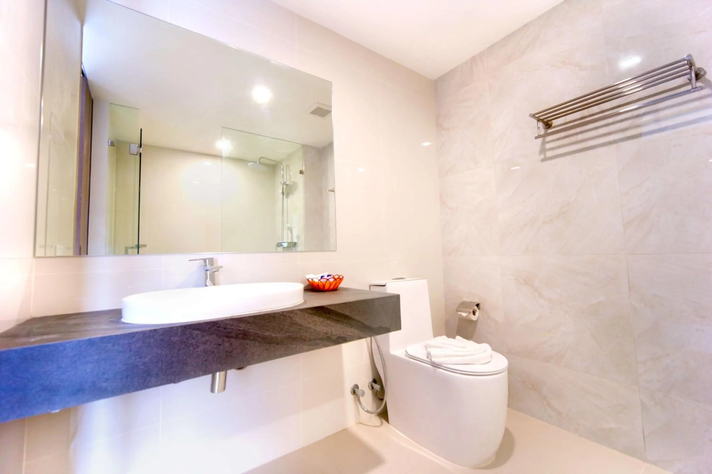 Toilet in Phoenix Hotel Karon Beach