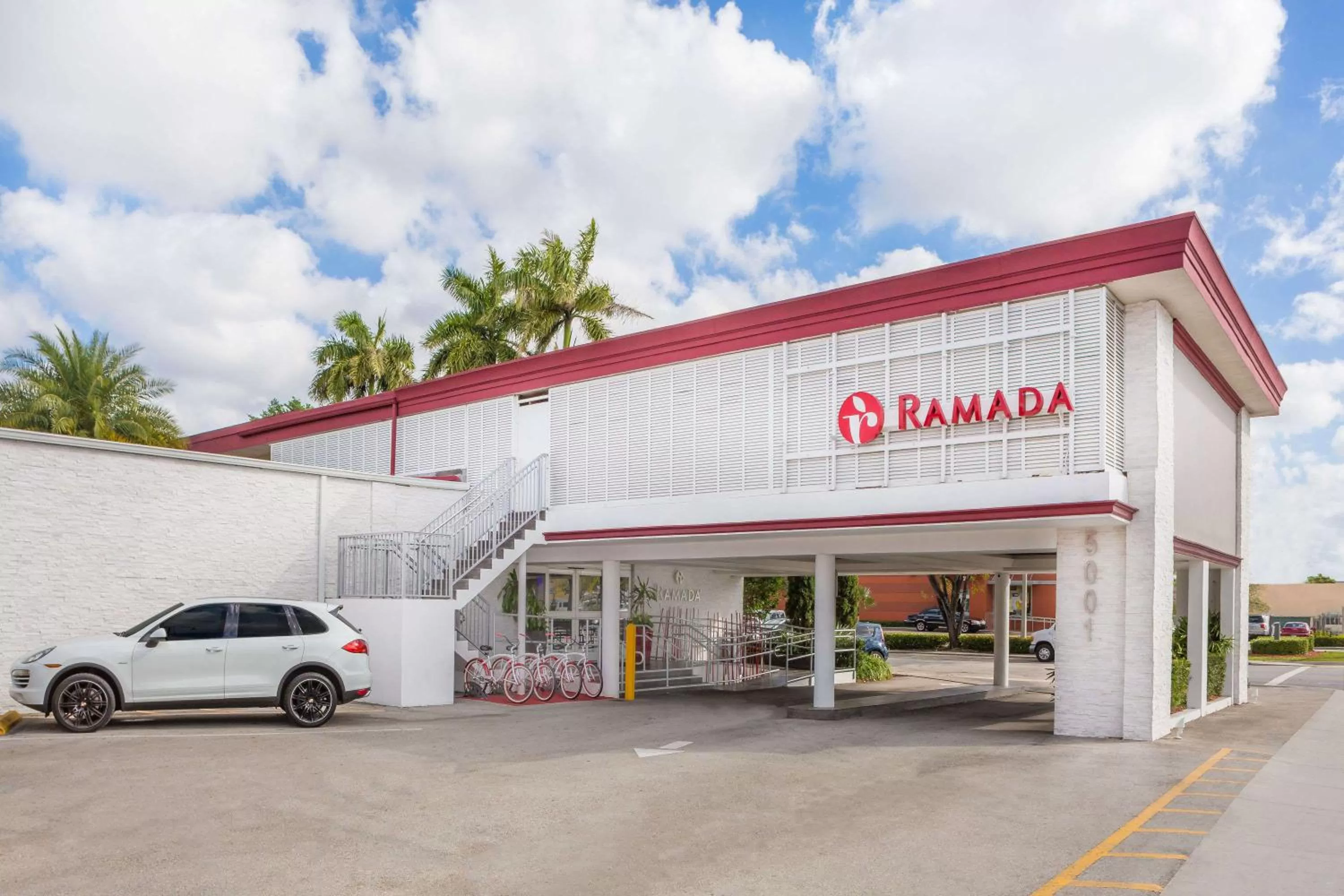 Facade/entrance in Ramada by Wyndham Miami Springs/Miami International Airport