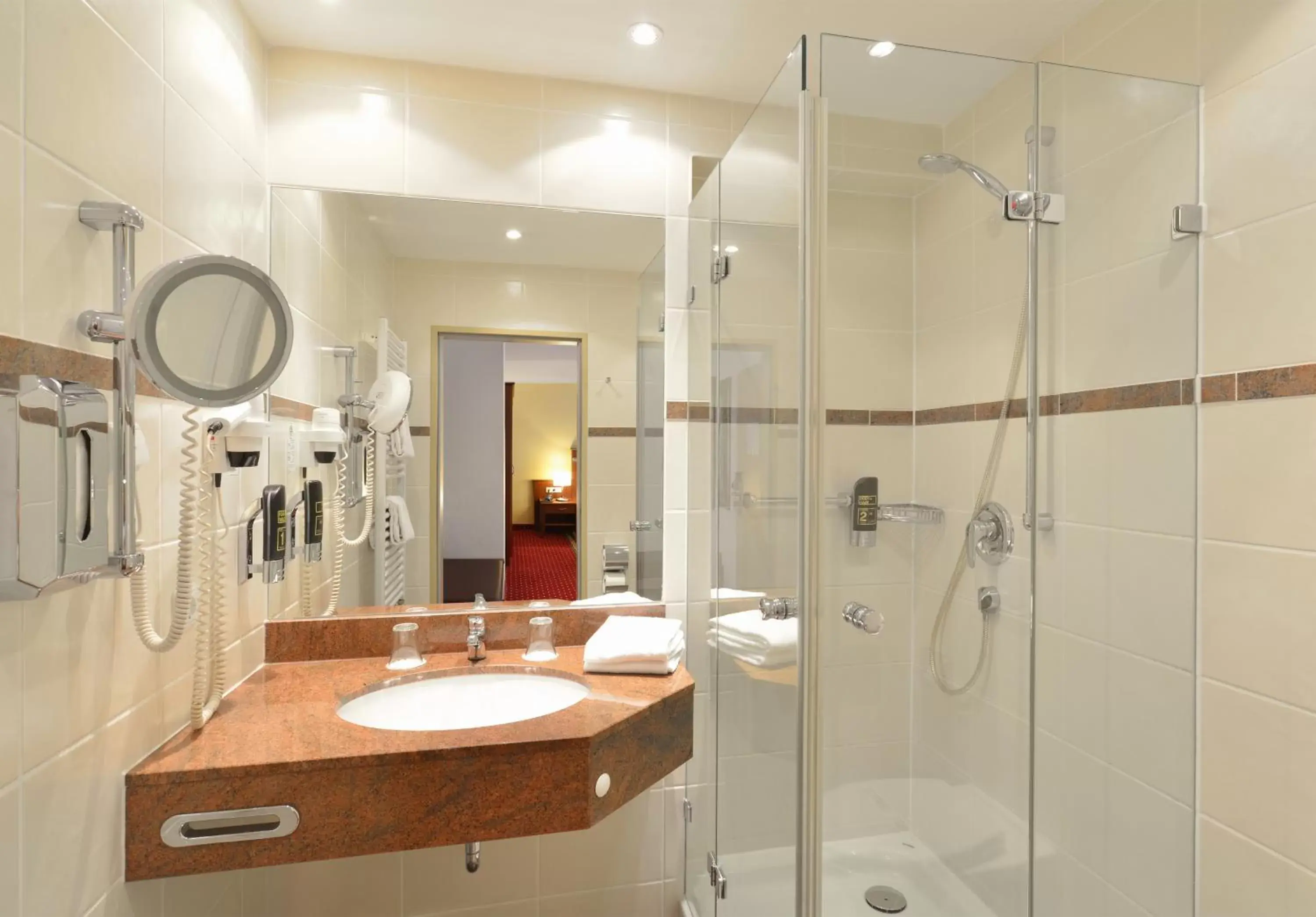 Shower, Bathroom in Europäischer Hof