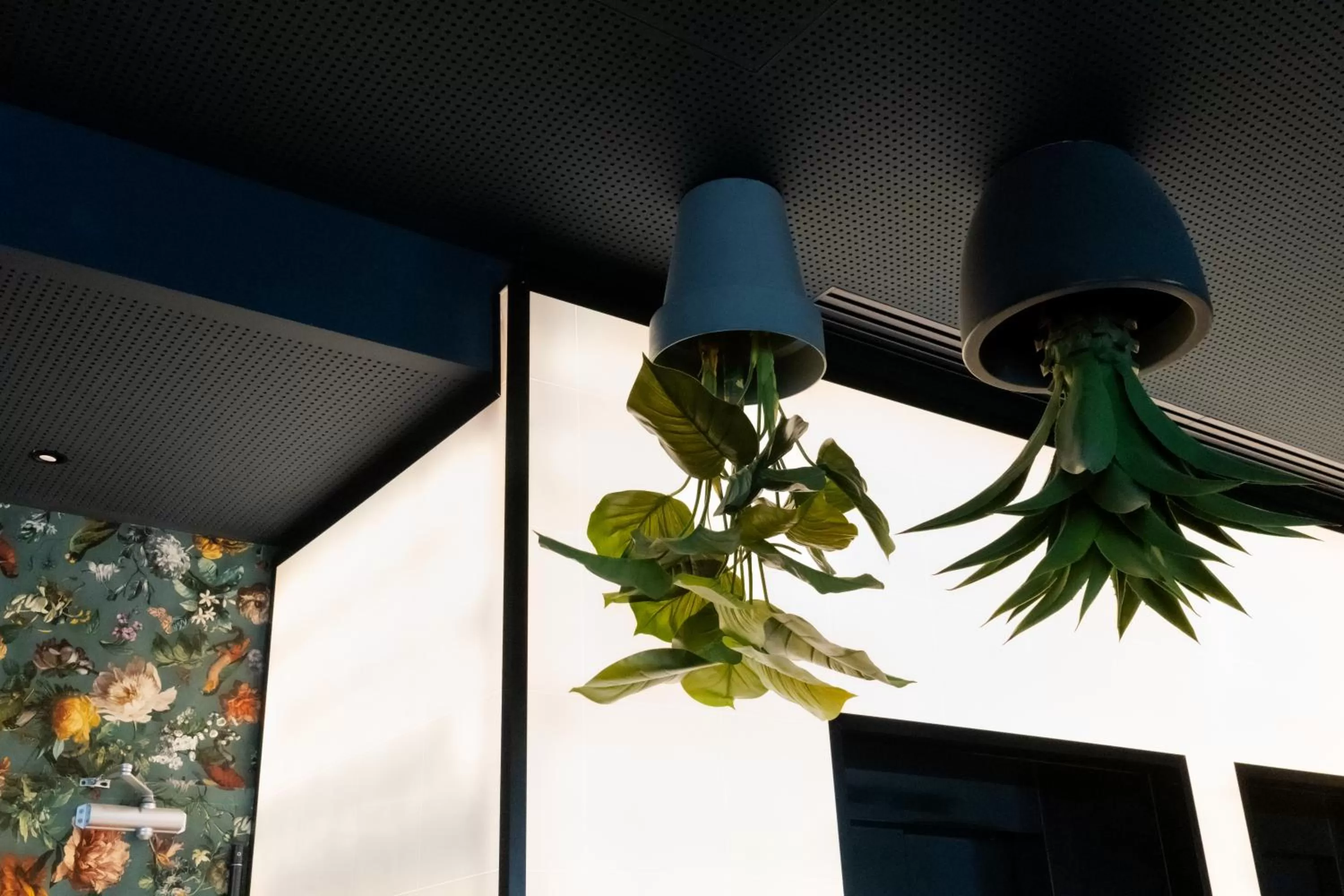 Decorative detail in chic&basic Gravity