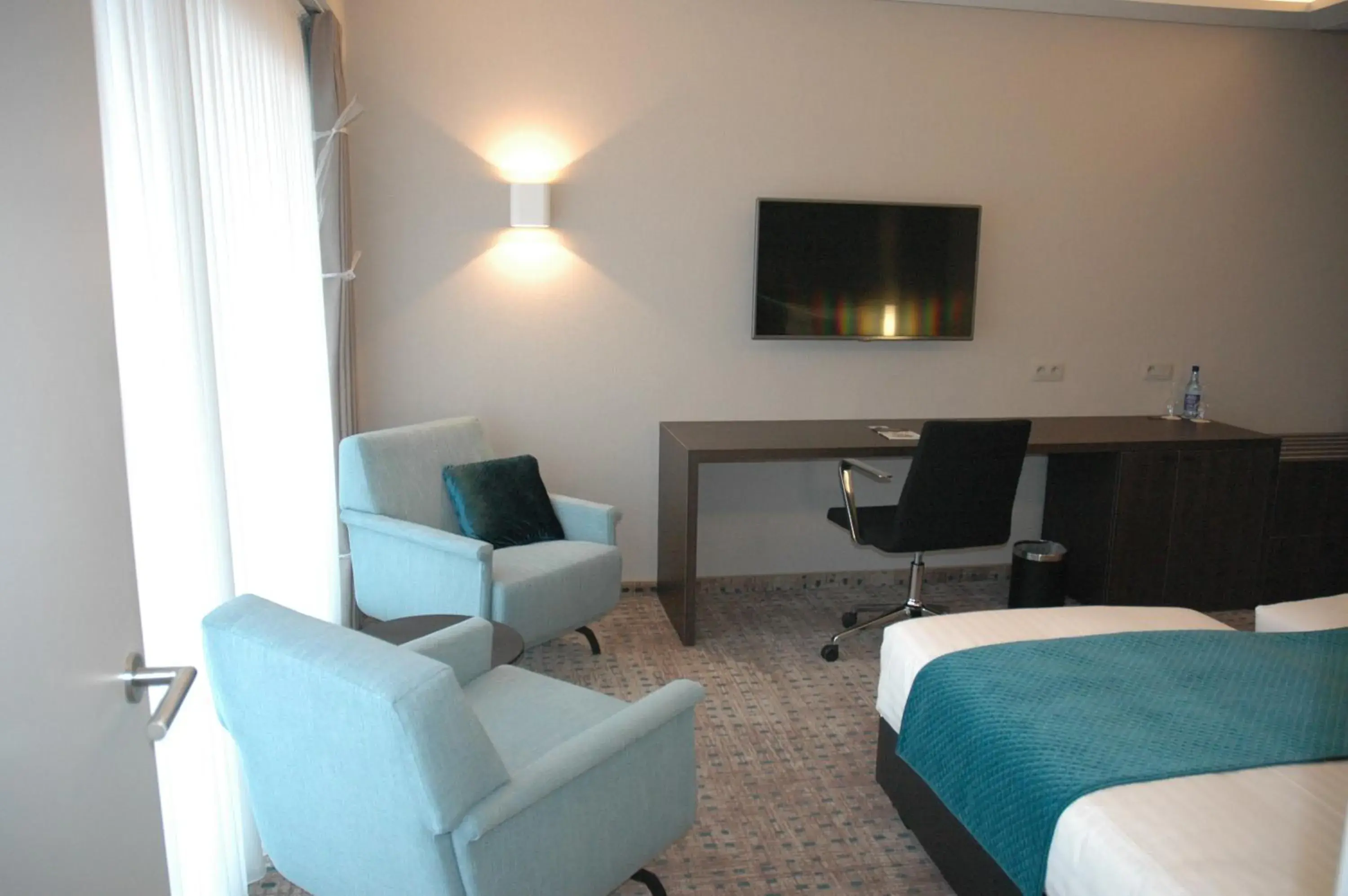 Photo of the whole room, TV/Entertainment Center in Hotel Restaurant Weinebrugge