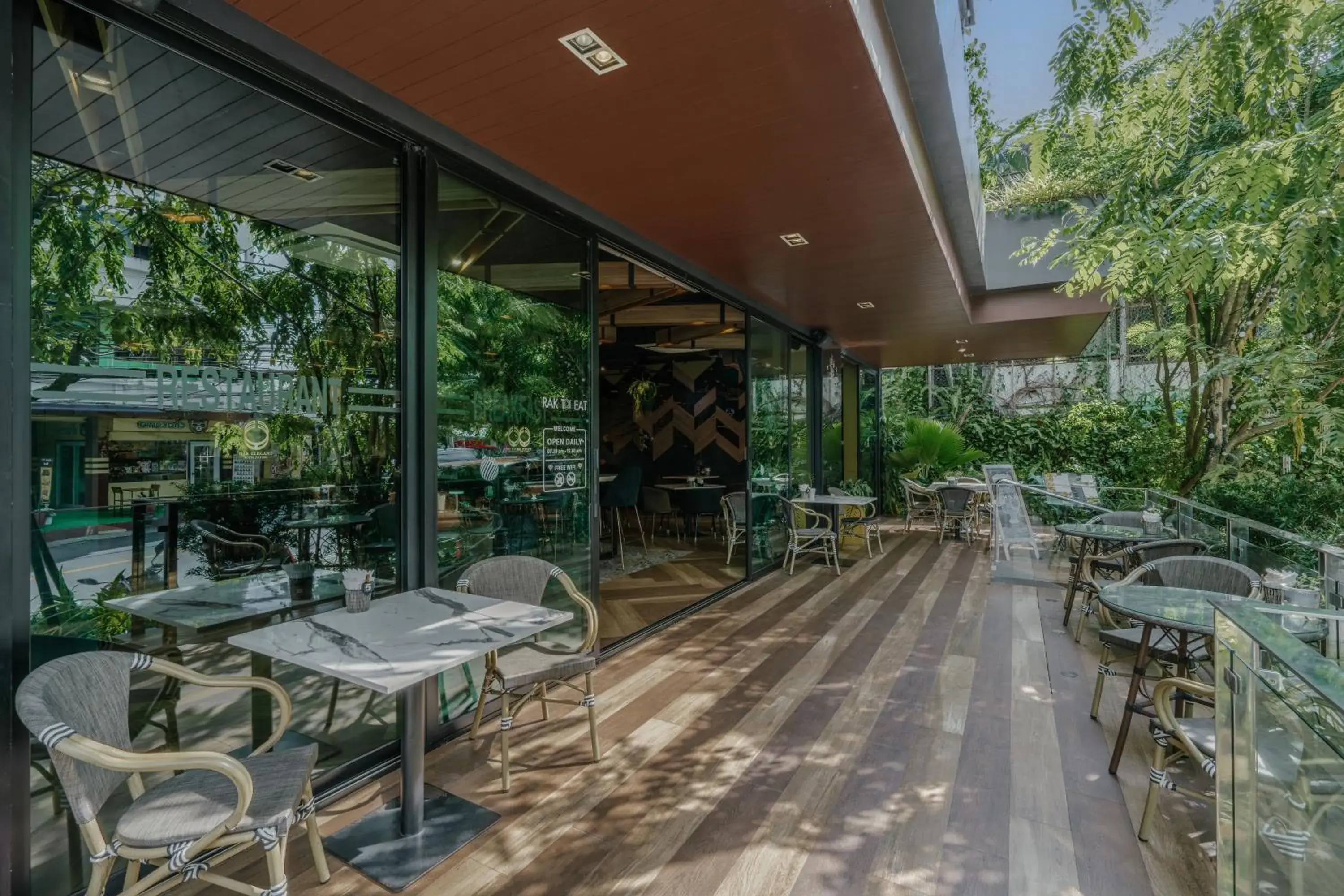 Restaurant/Places to Eat in Rak Elegant Hotel Patong - SHA Extra Plus