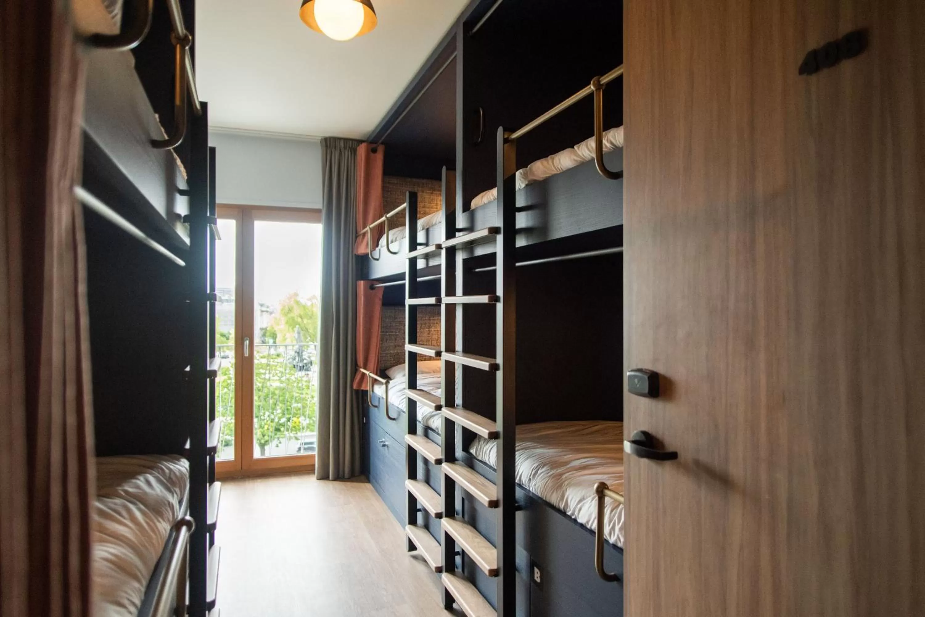 Bedroom in The People - Paris Nation