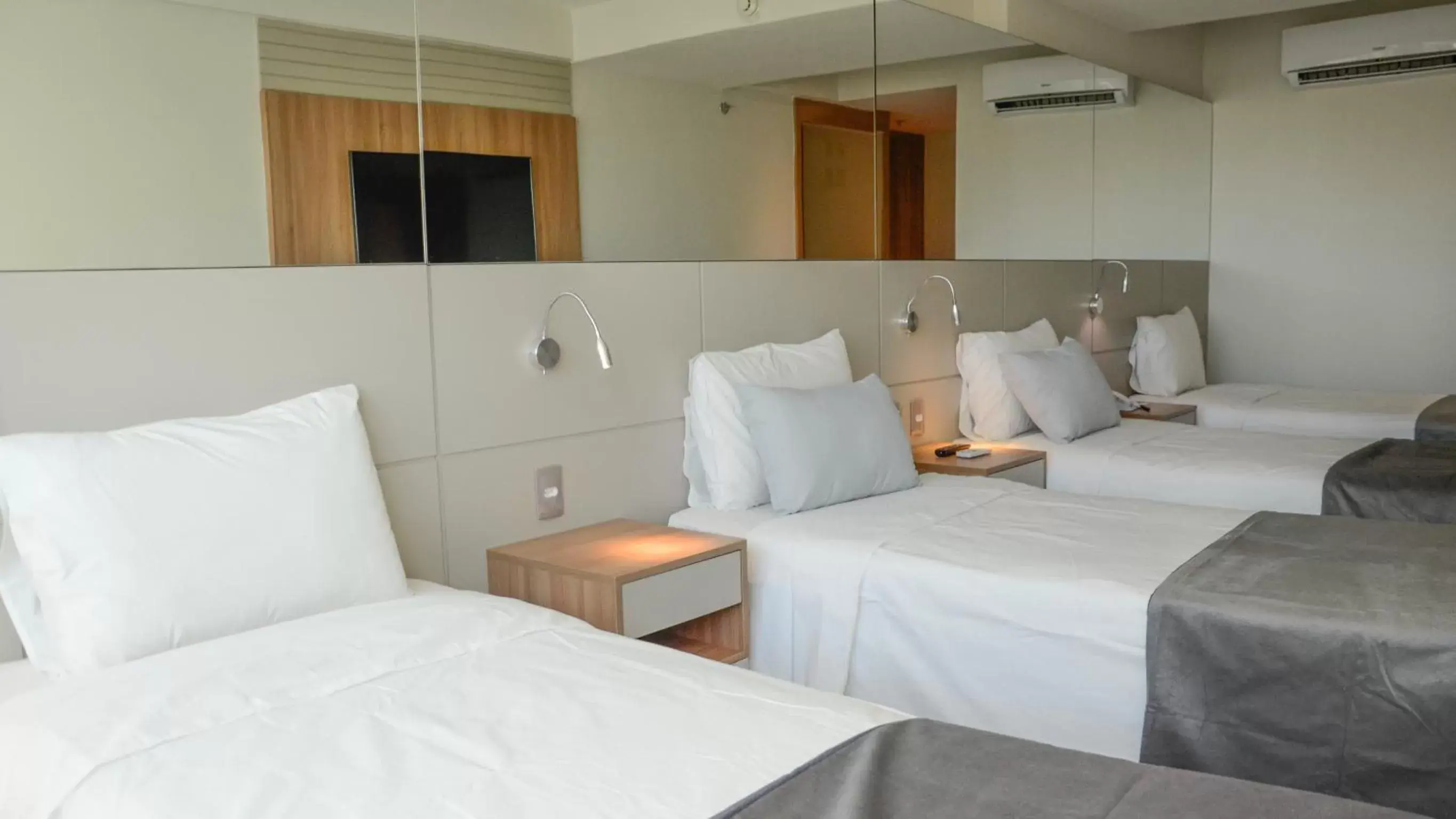 Bedroom in Hotel Atlântico Travel Copacabana