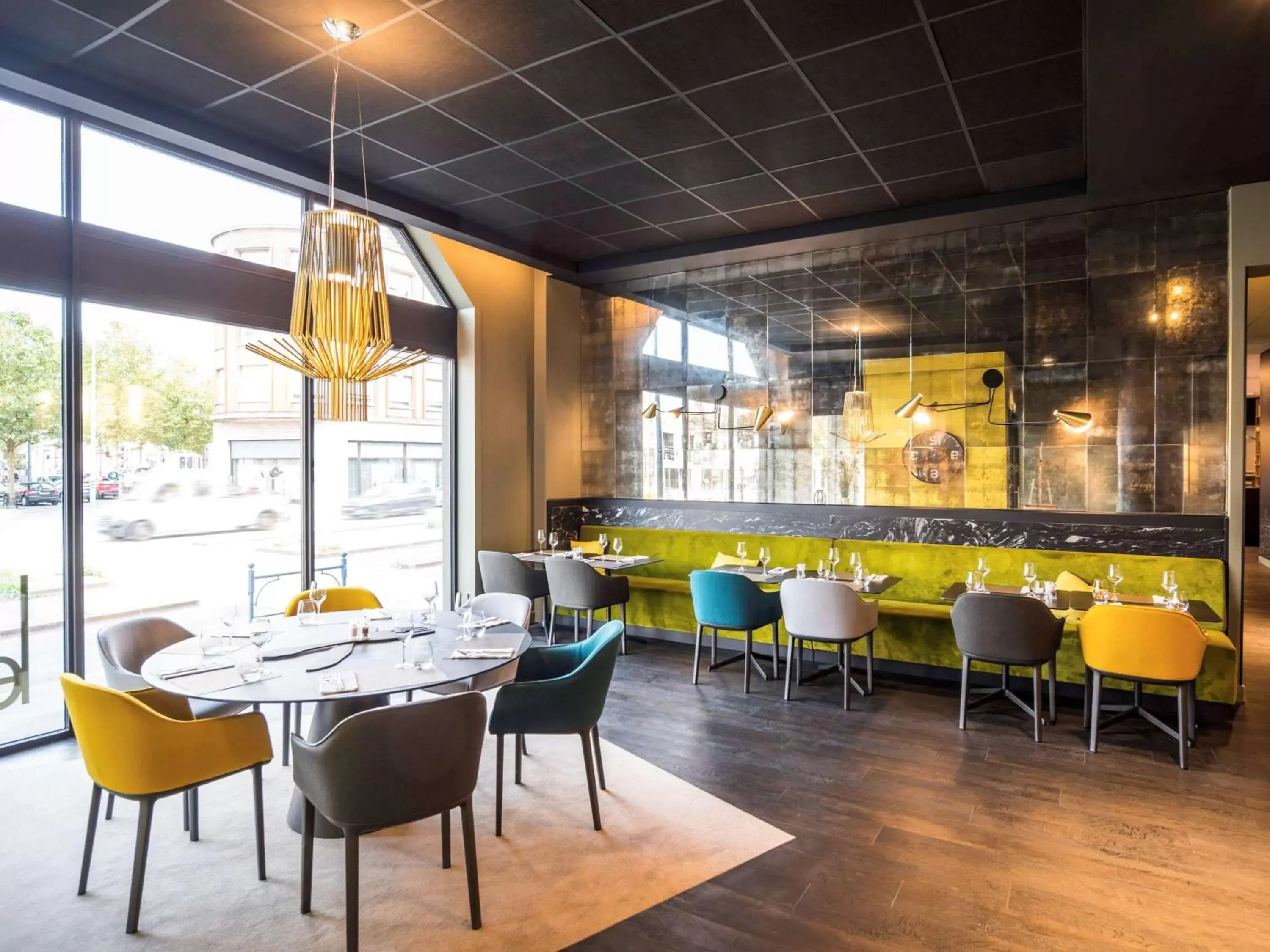 Restaurant/Places to Eat in Mercure Arras Centre Gare