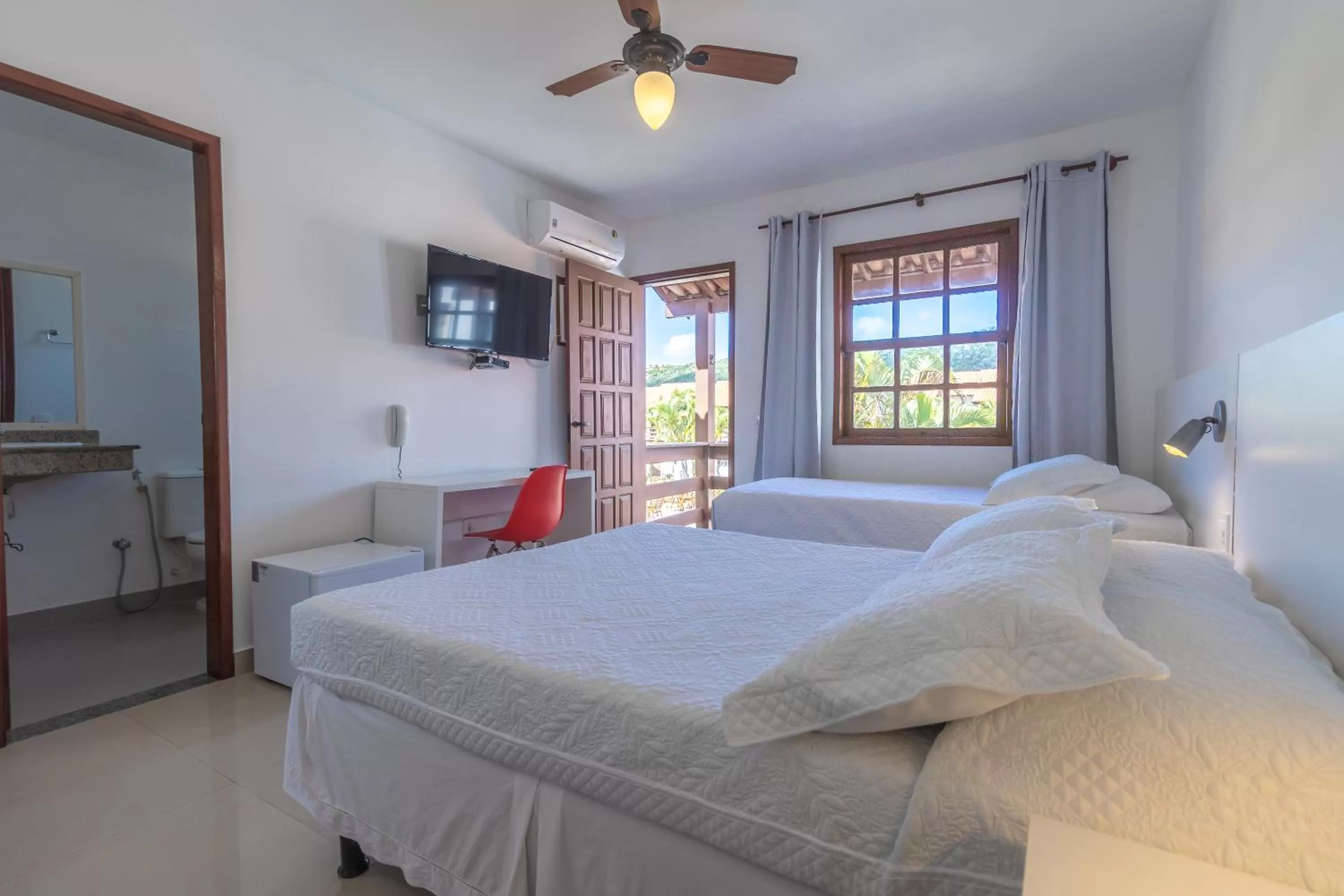 Photo of the whole room, Bed in Pousada do Timoneiro