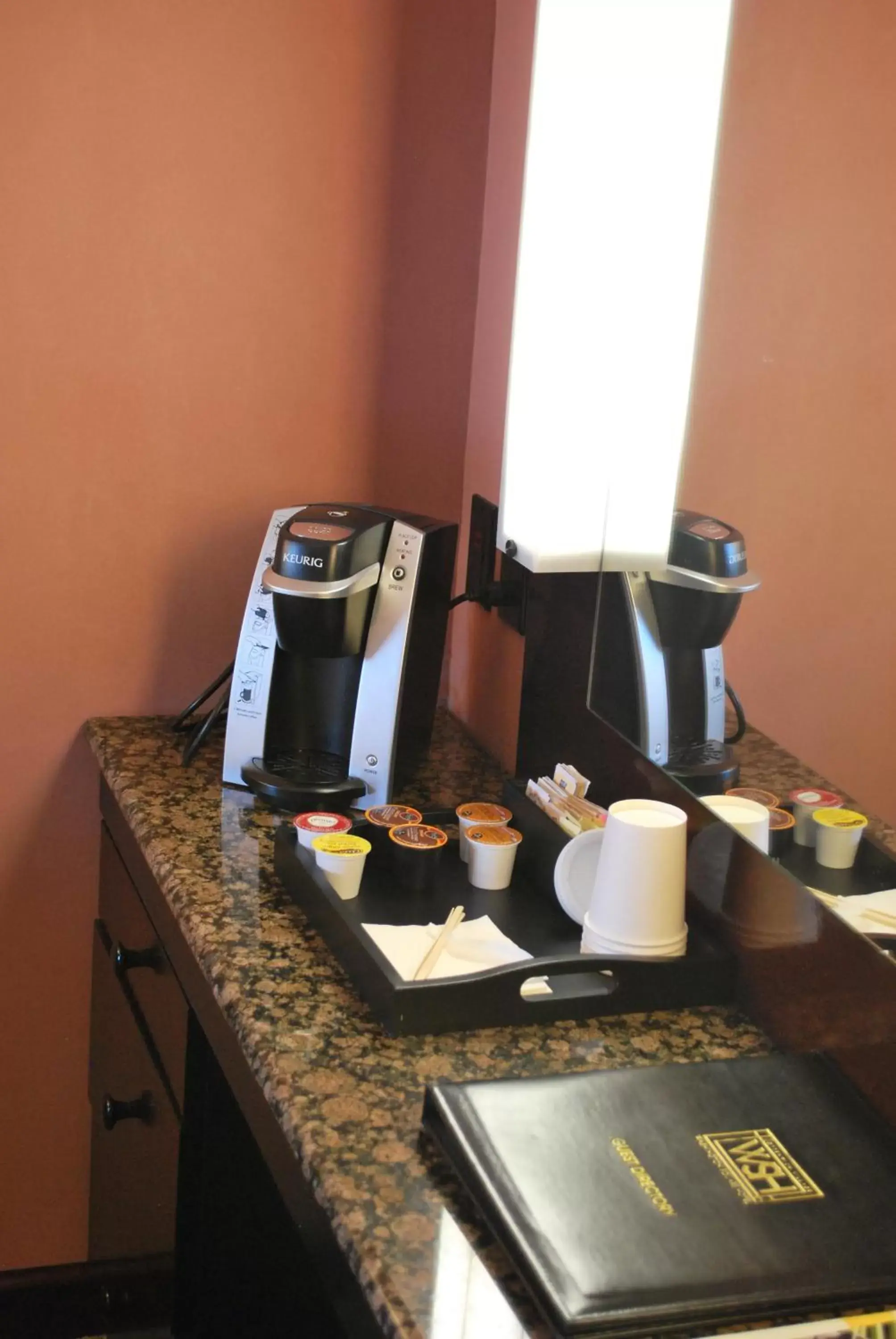 Coffee/tea facilities in Washington Square Hotel
