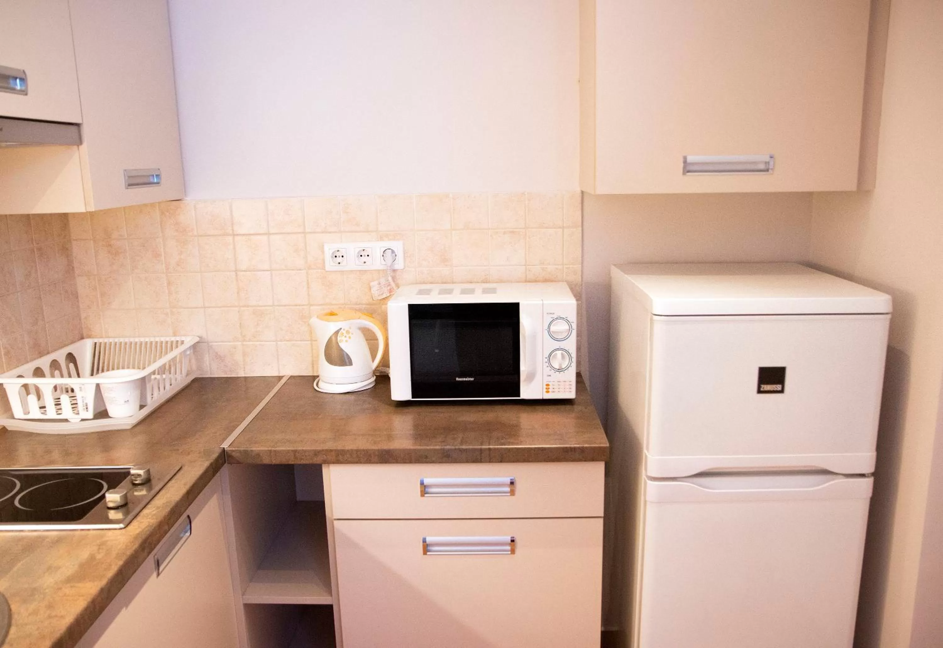 Kitchen or kitchenette in Keleti Aparthotel