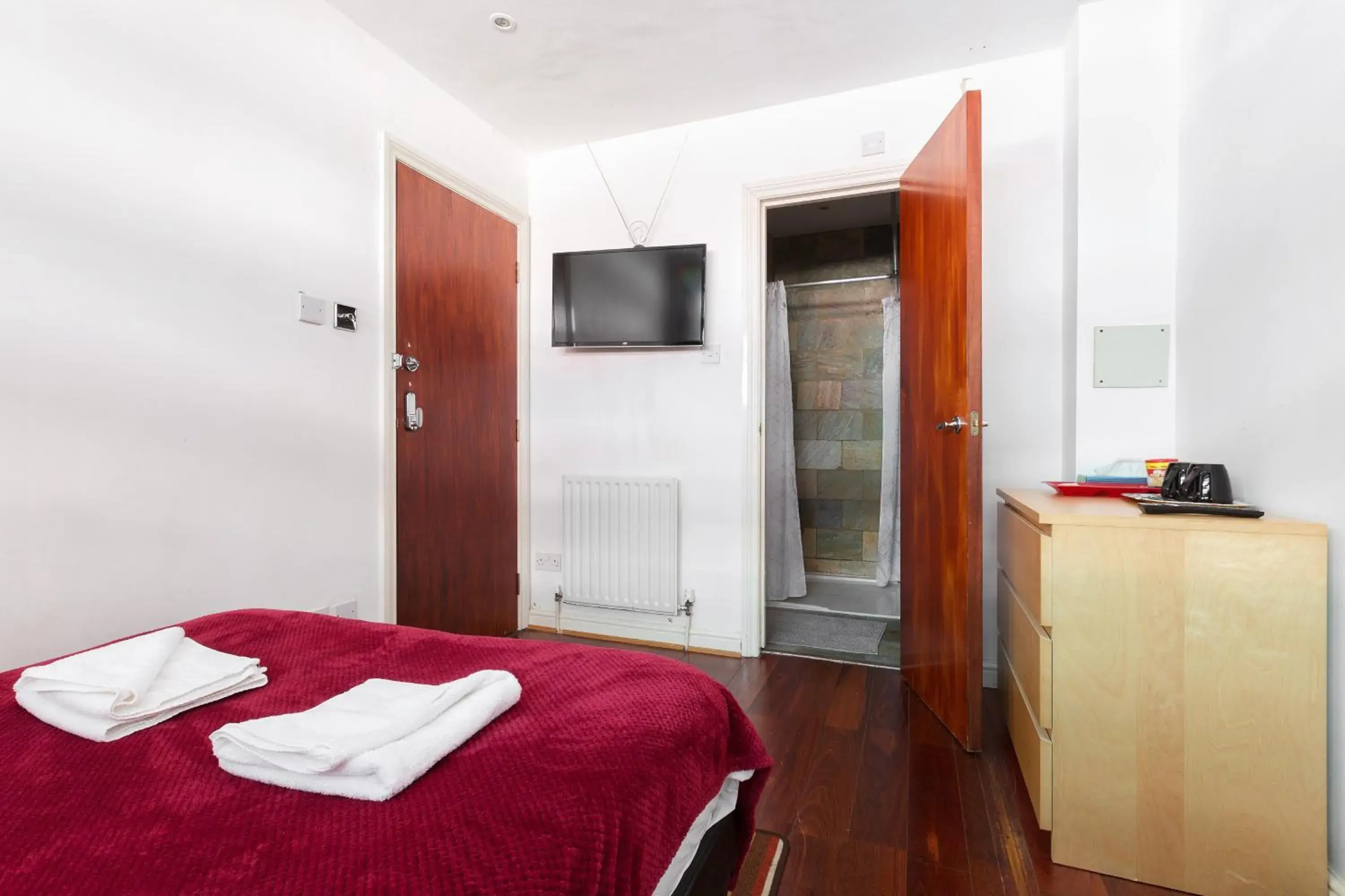 Photo of the whole room, Bed in Centra Wharf Photo of the whole room, Bed in Centra Wharf