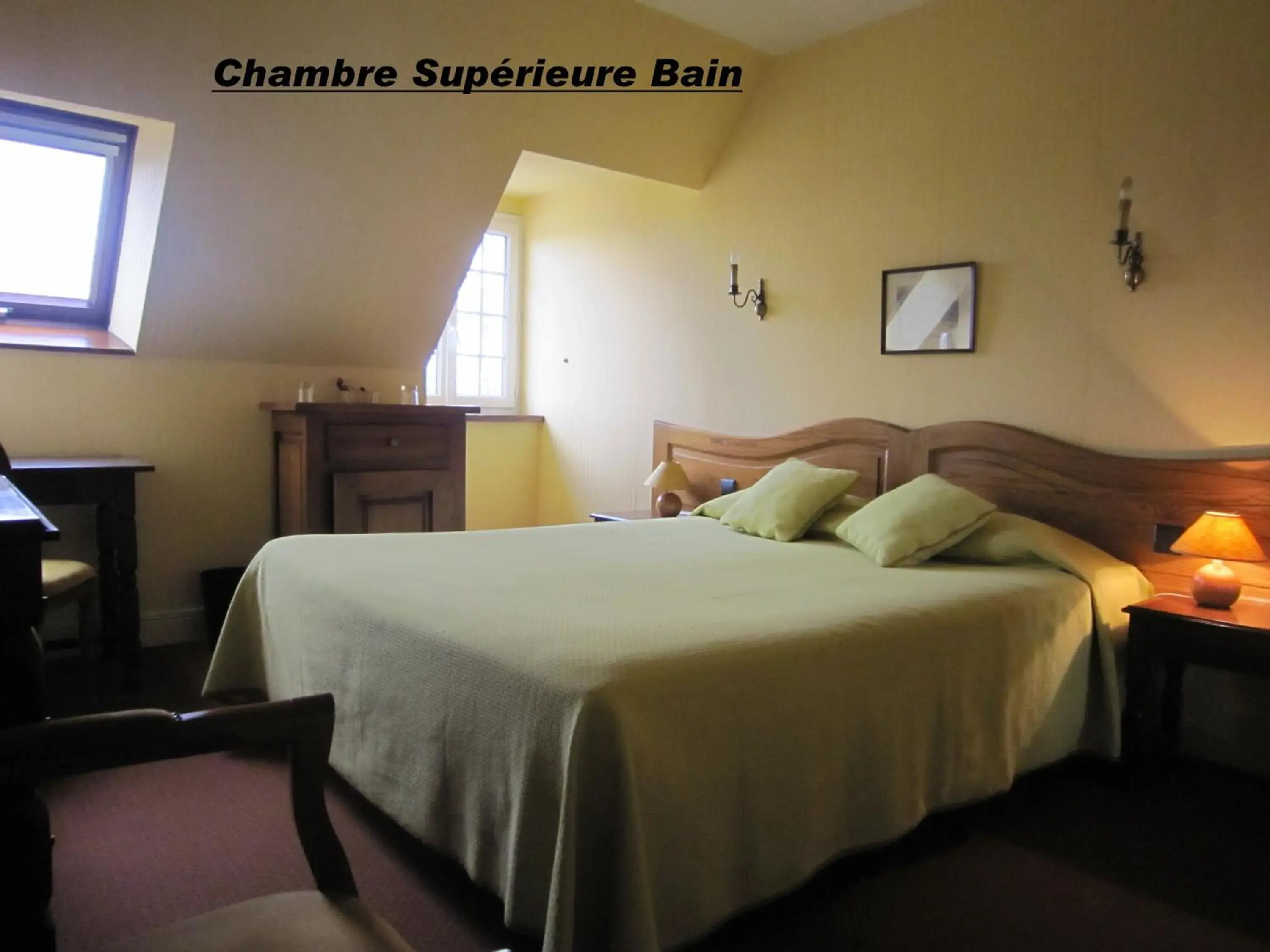 Photo of the whole room, Bed in Hostellerie de la Bouriane