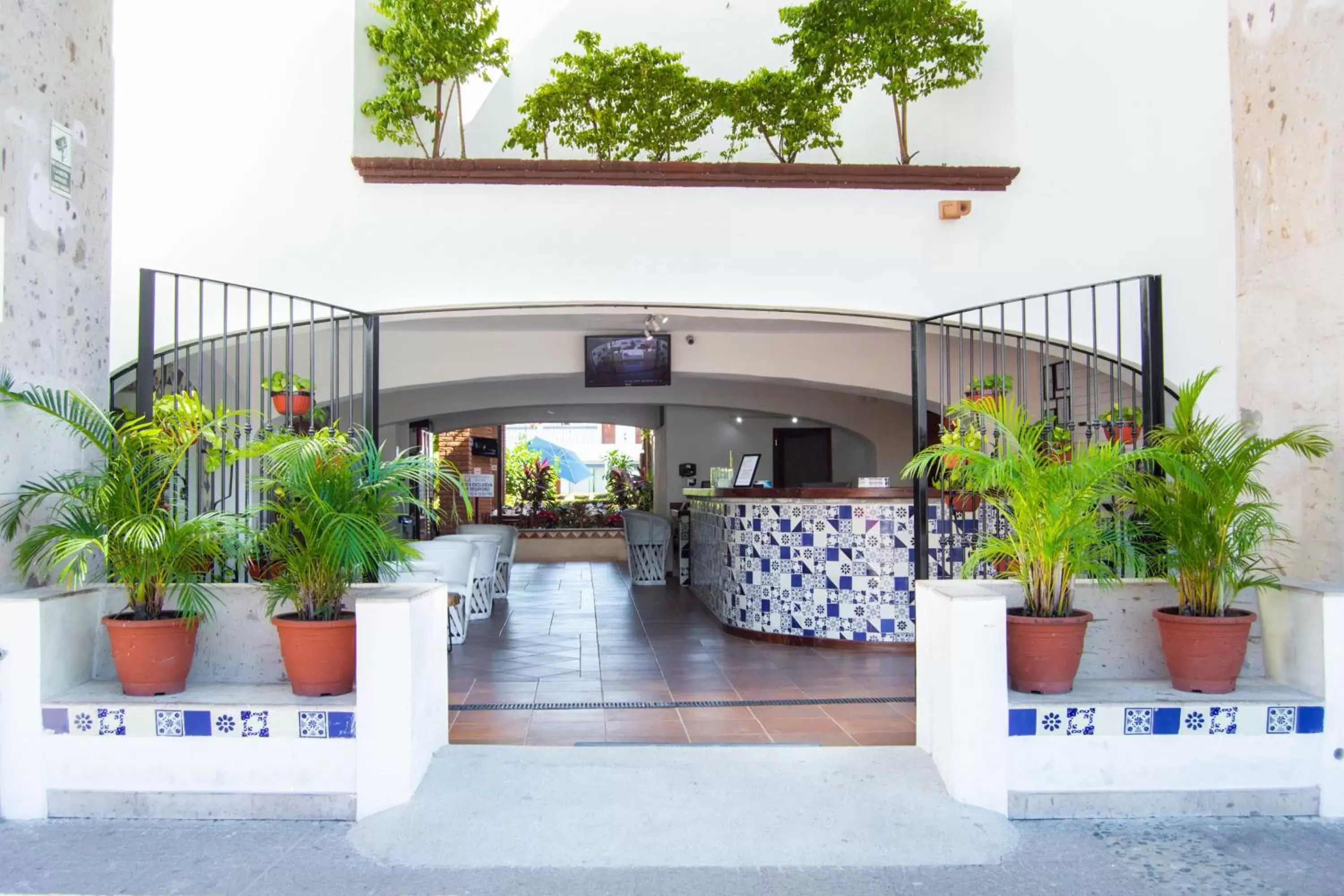 Facade/entrance in Hotel Hacienda Vallarta - Playa Las Glorias