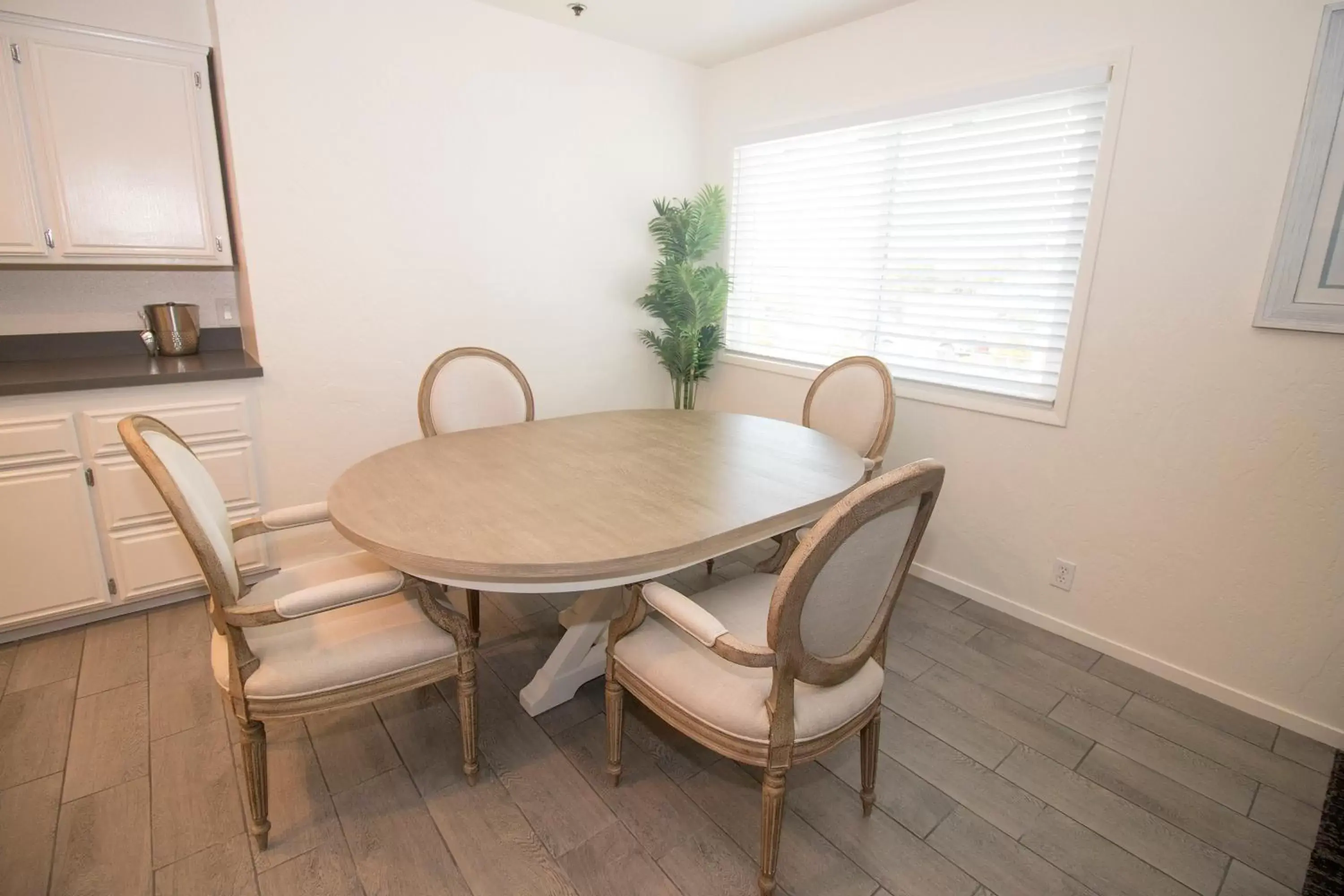 Dining Area in La Serena Inn