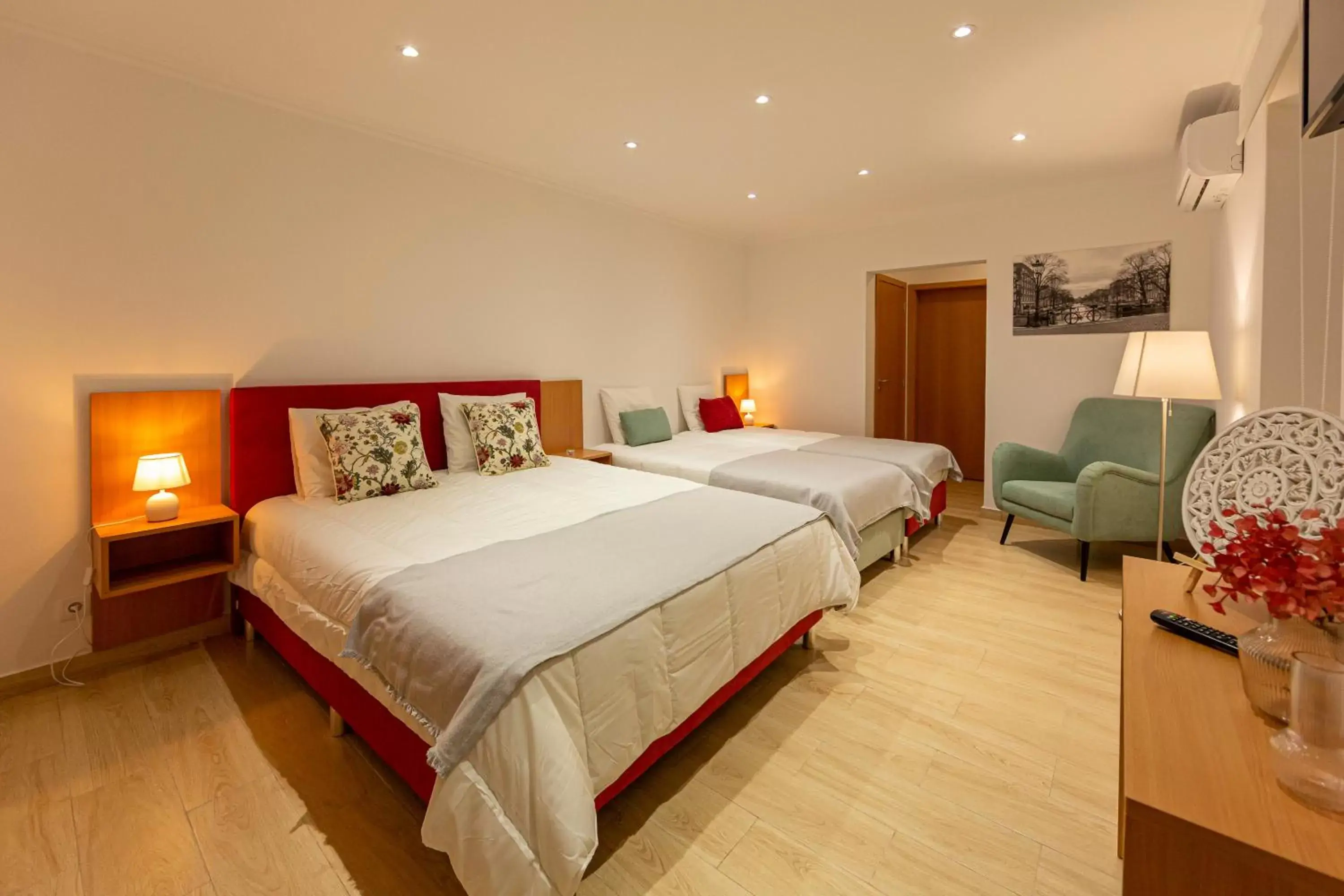 Comfort Triple Room in Luxury Palm Suites Comfort Triple Room in Luxury Palm Suites