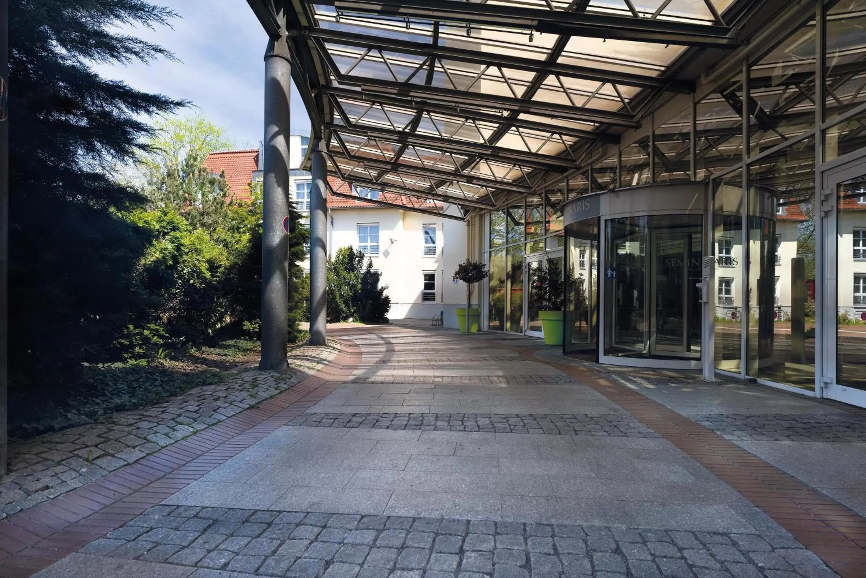 Facade/entrance in Seminaris Hotel Leipzig