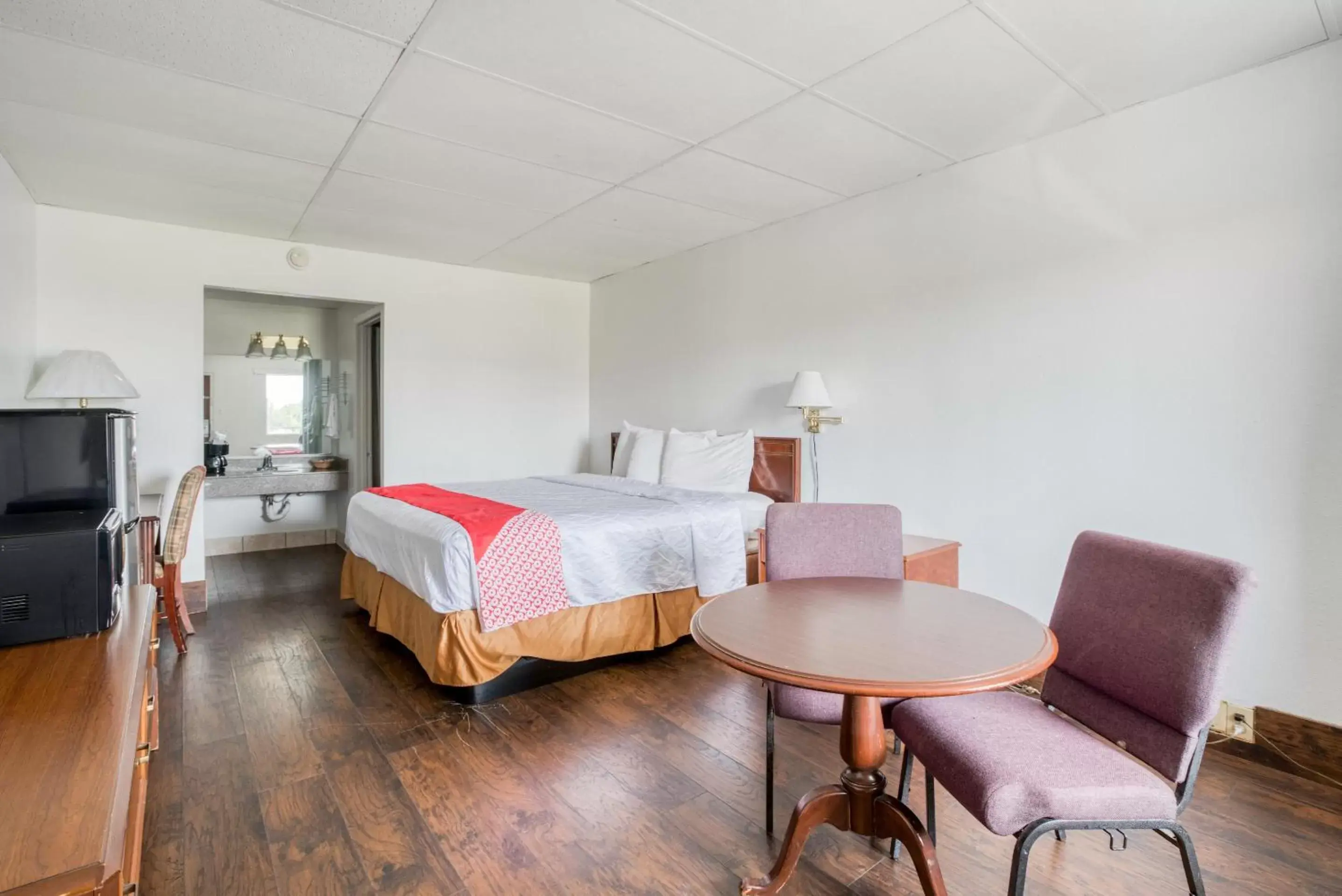 Bedroom in OYO Hotel San Antonio Lackland Air Force Base West