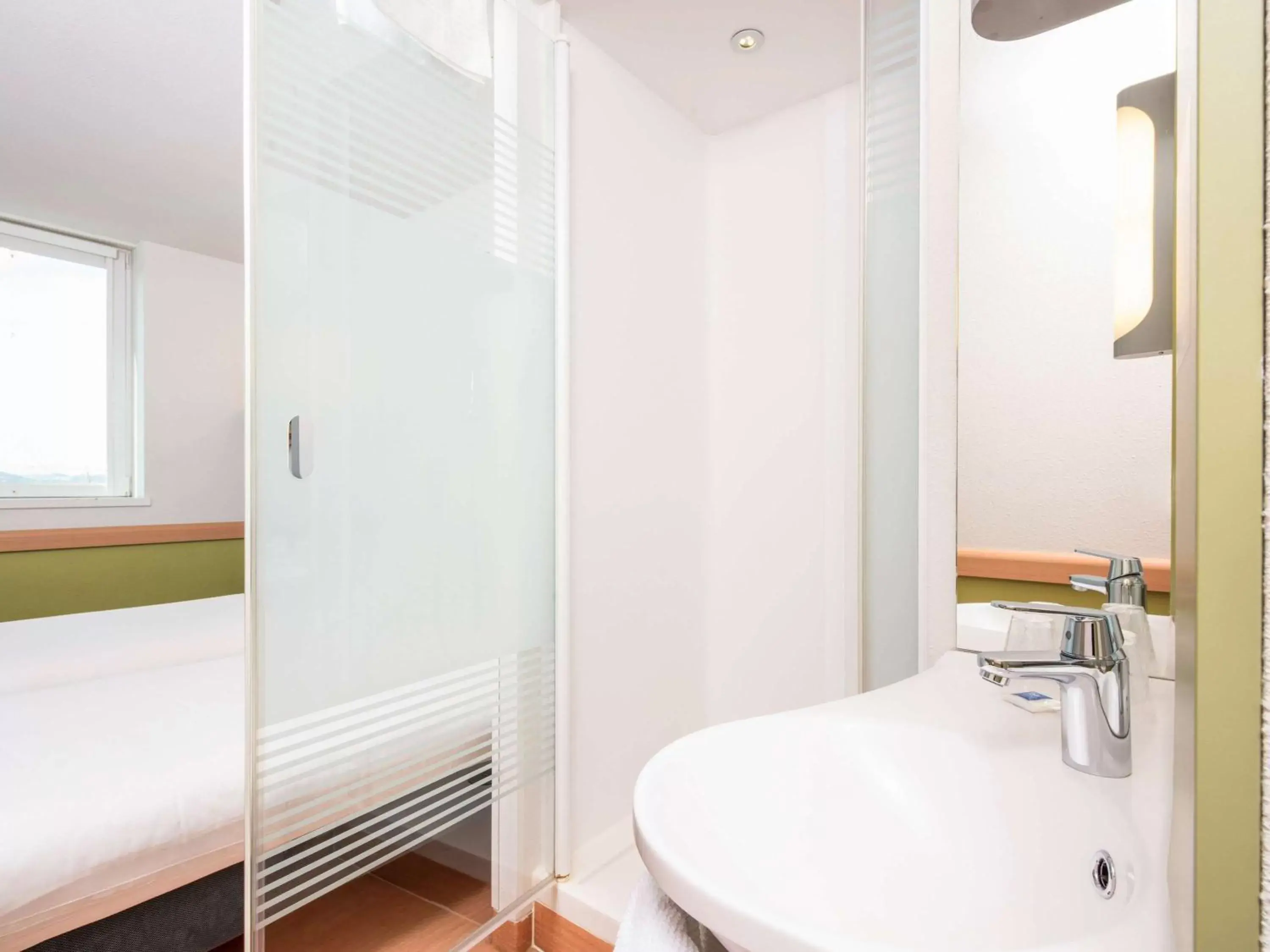 Photo of the whole room, Bathroom in ibis budget Bern Expo