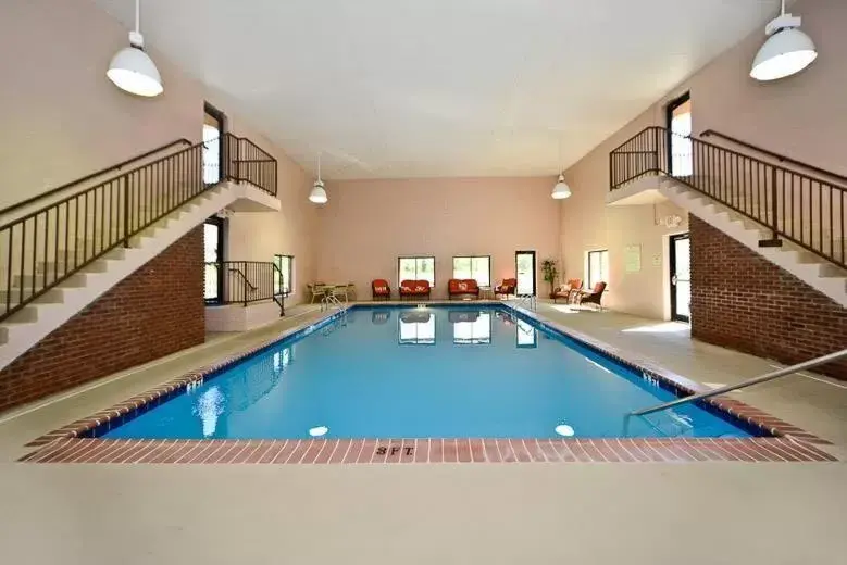 Swimming Pool in Manchester Heritage Inn & Suites