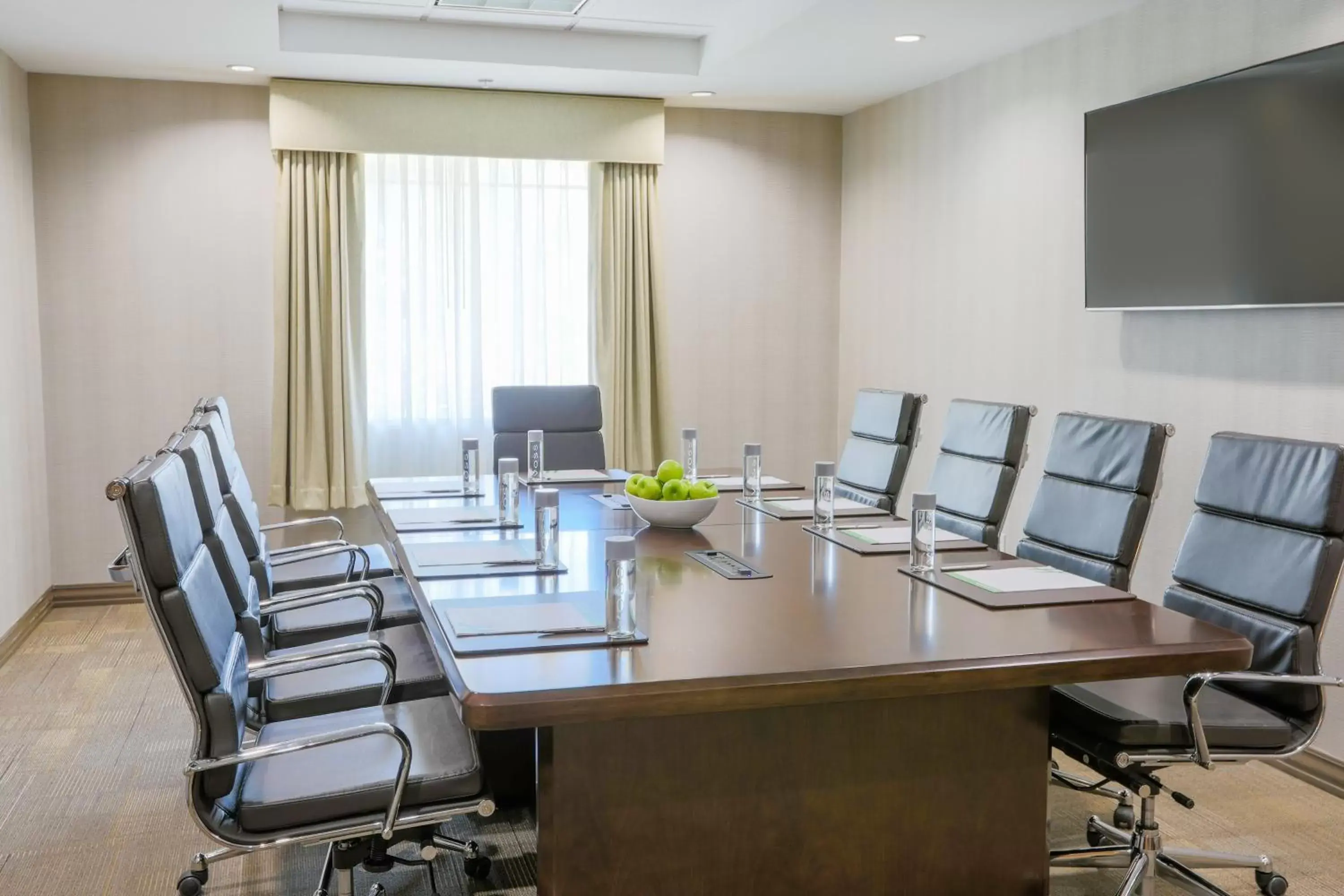 Meeting/conference room, Business Area/Conference Room in Holiday Inn Phoenix/Chandler, an IHG Hotel