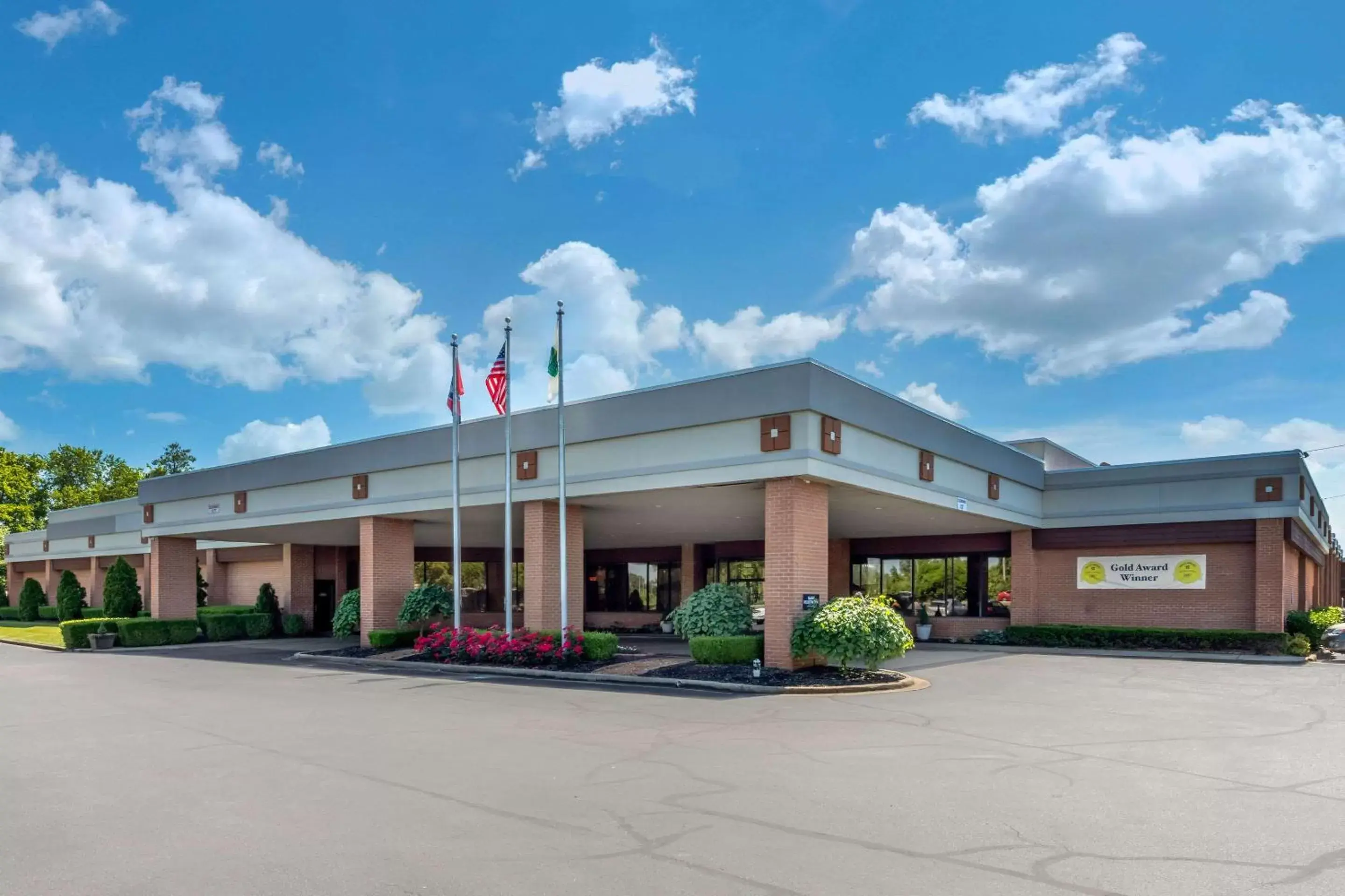 Property Building in Quality Inn Exit 4 Clarksville