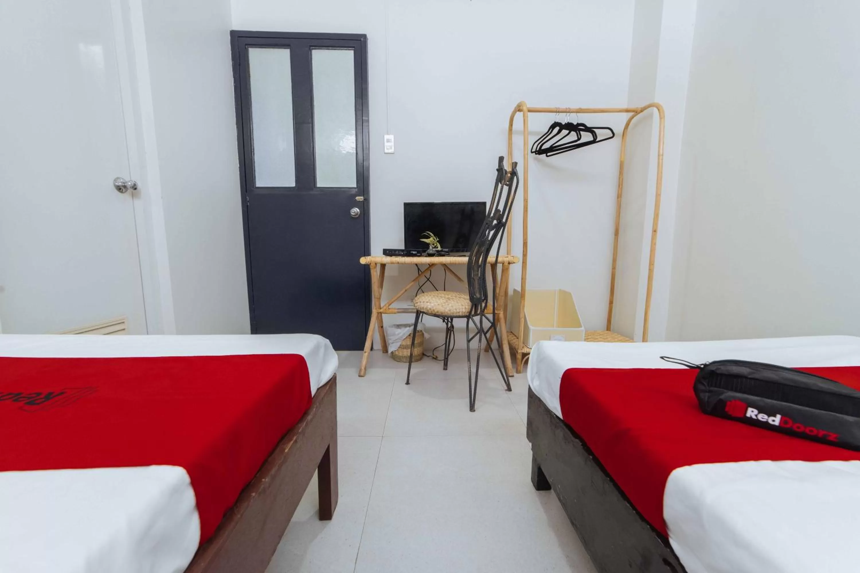 Bedroom, Bed in RedDoorz @ Ledesco Avenue Lapaz Iloilo