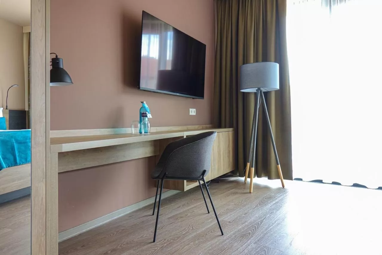 TV and multimedia in H24 Stadthotel Bernau