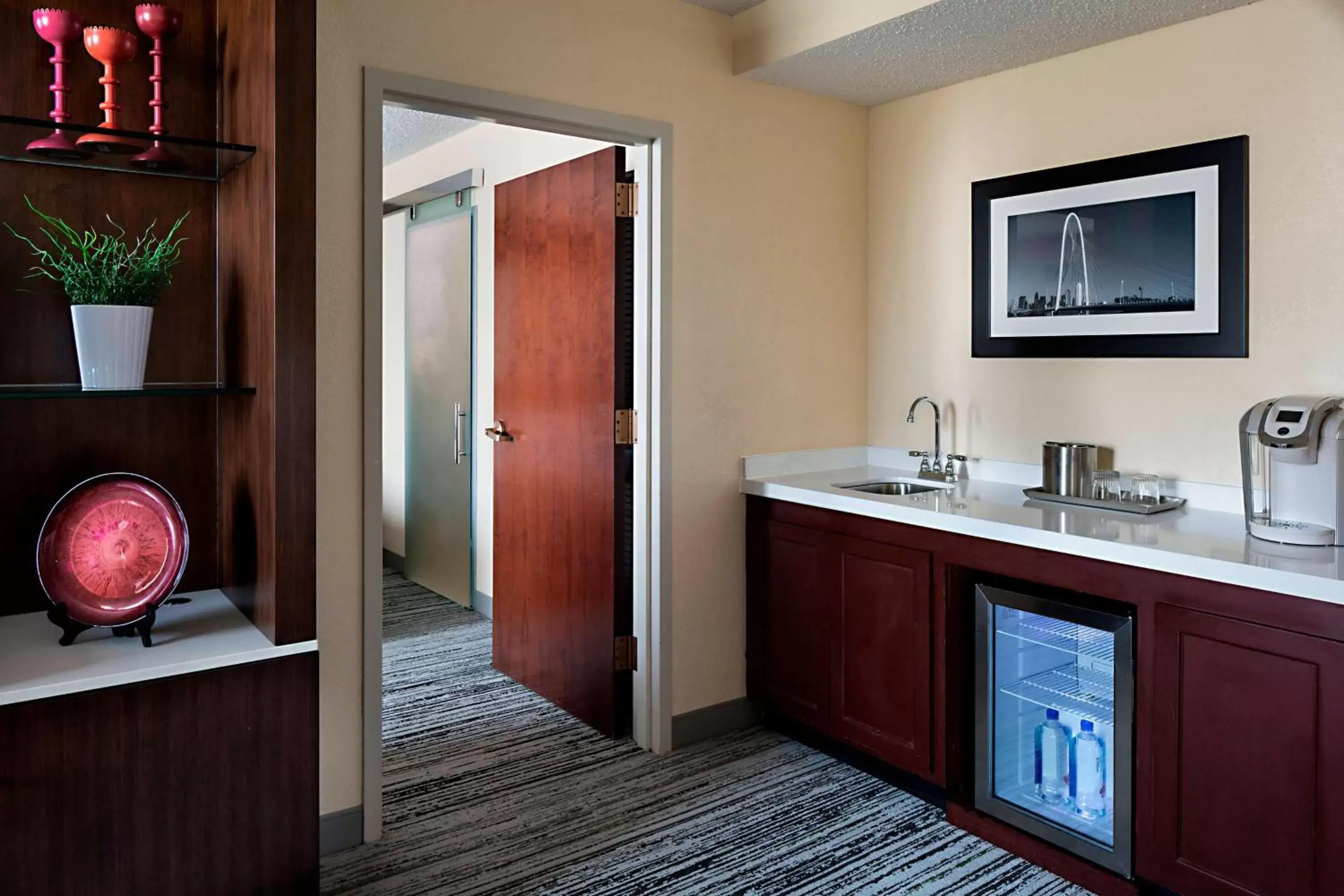 Kitchen or kitchenette, Bathroom in Marriott DFW Airport South