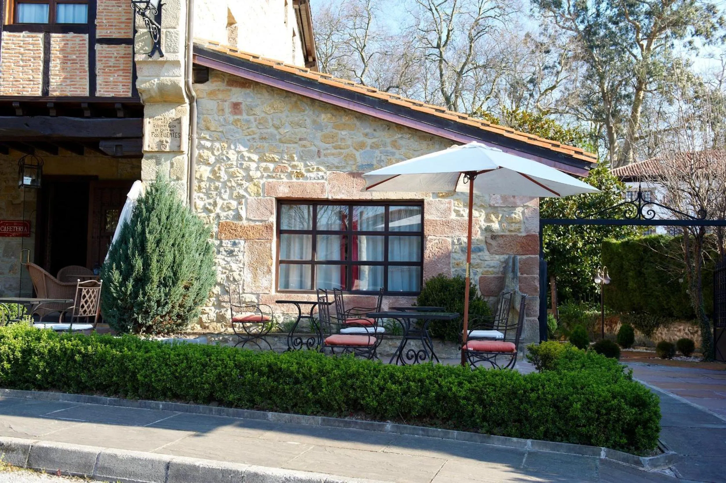 Facade/entrance in La Casona de Revolgo
