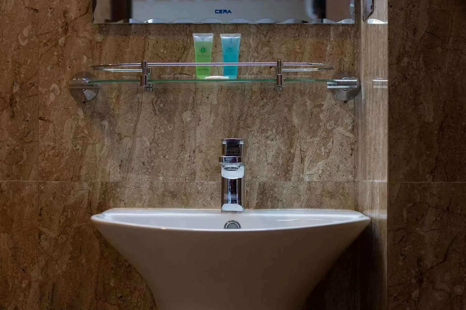 Bathroom in Hotel Himalayan Glacier Bathroom in Hotel Himalayan Glacier