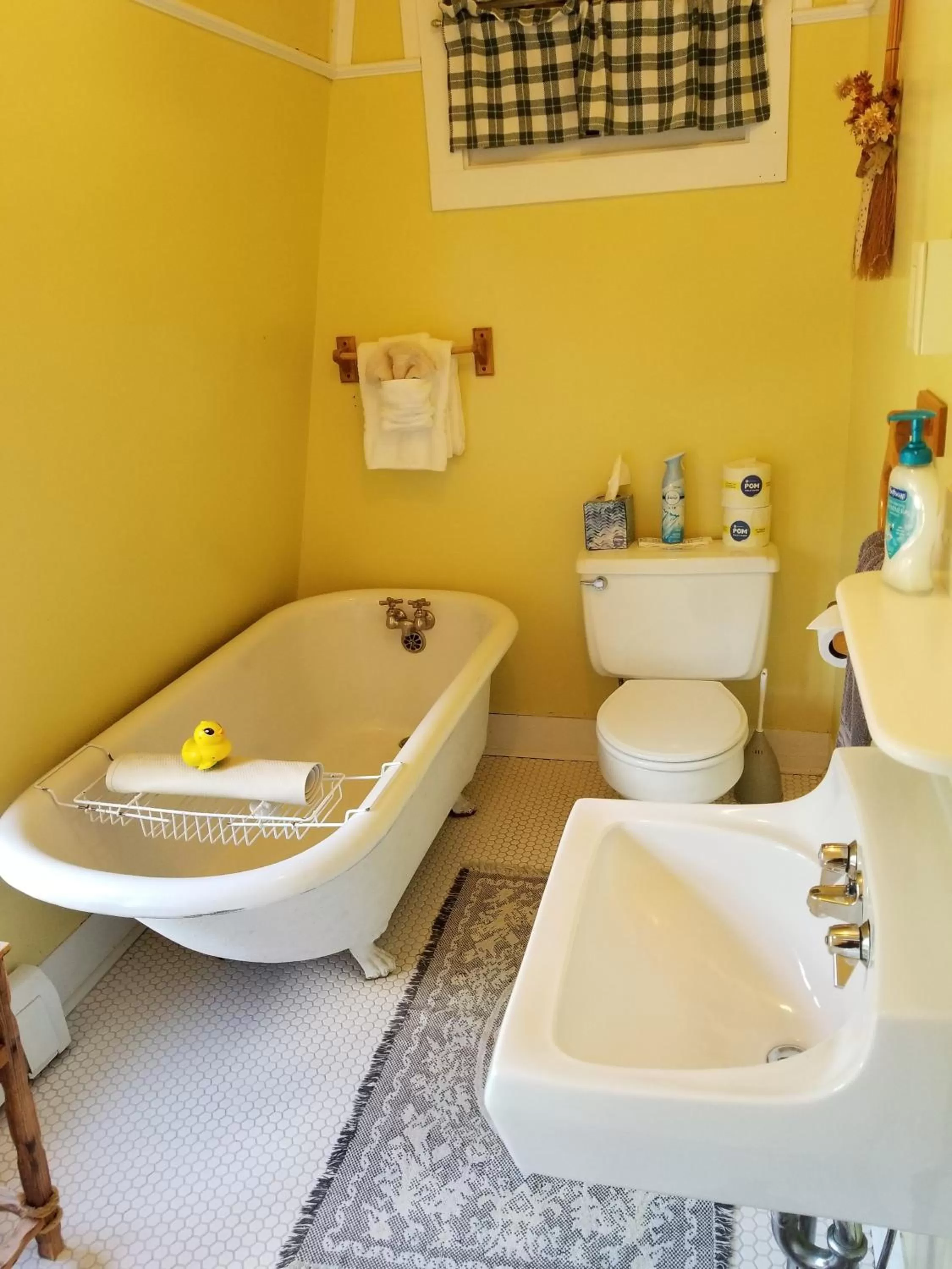 Bathroom in Trails End Inn