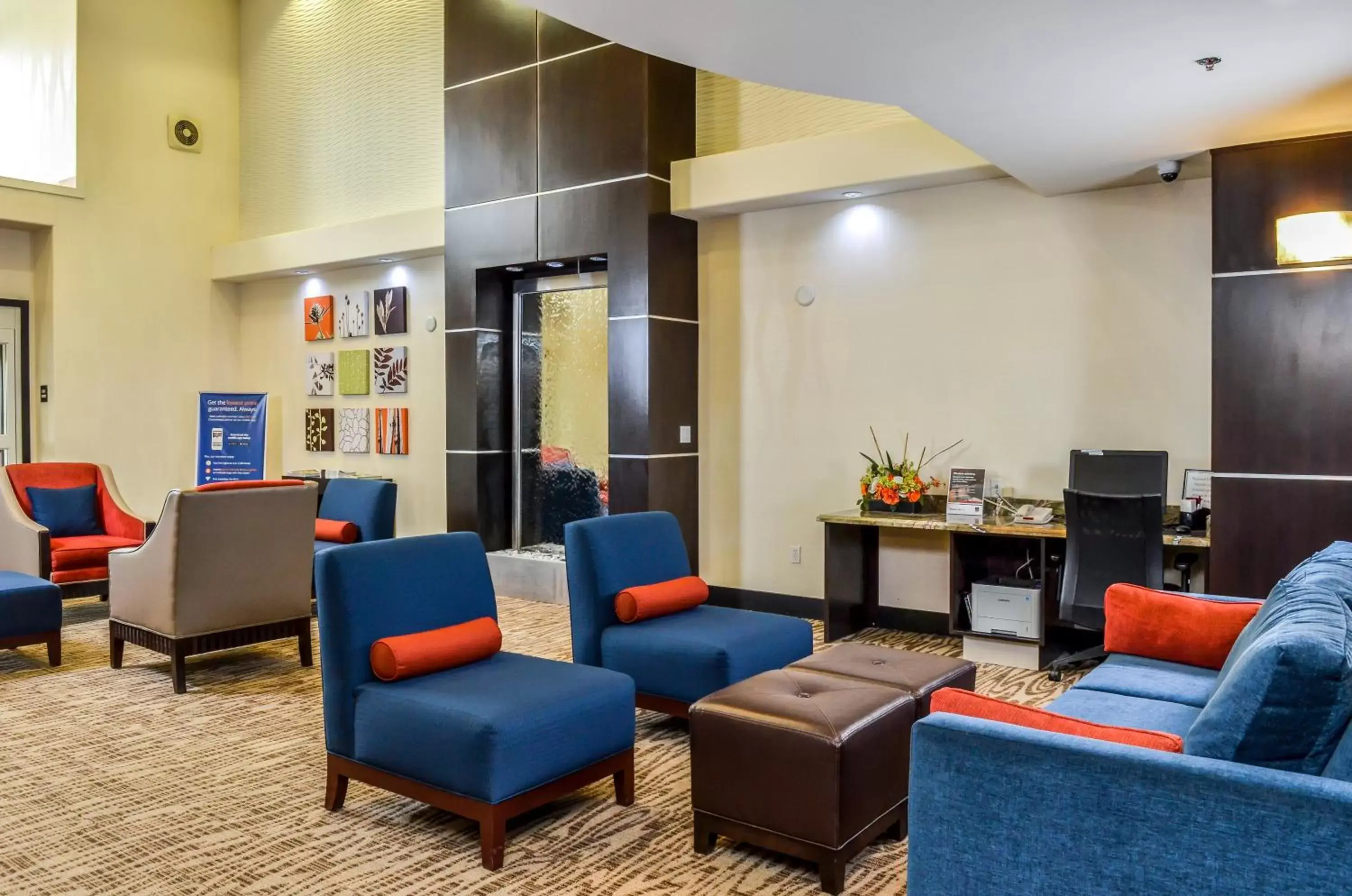 Lobby or reception, Seating Area in Comfort Suites