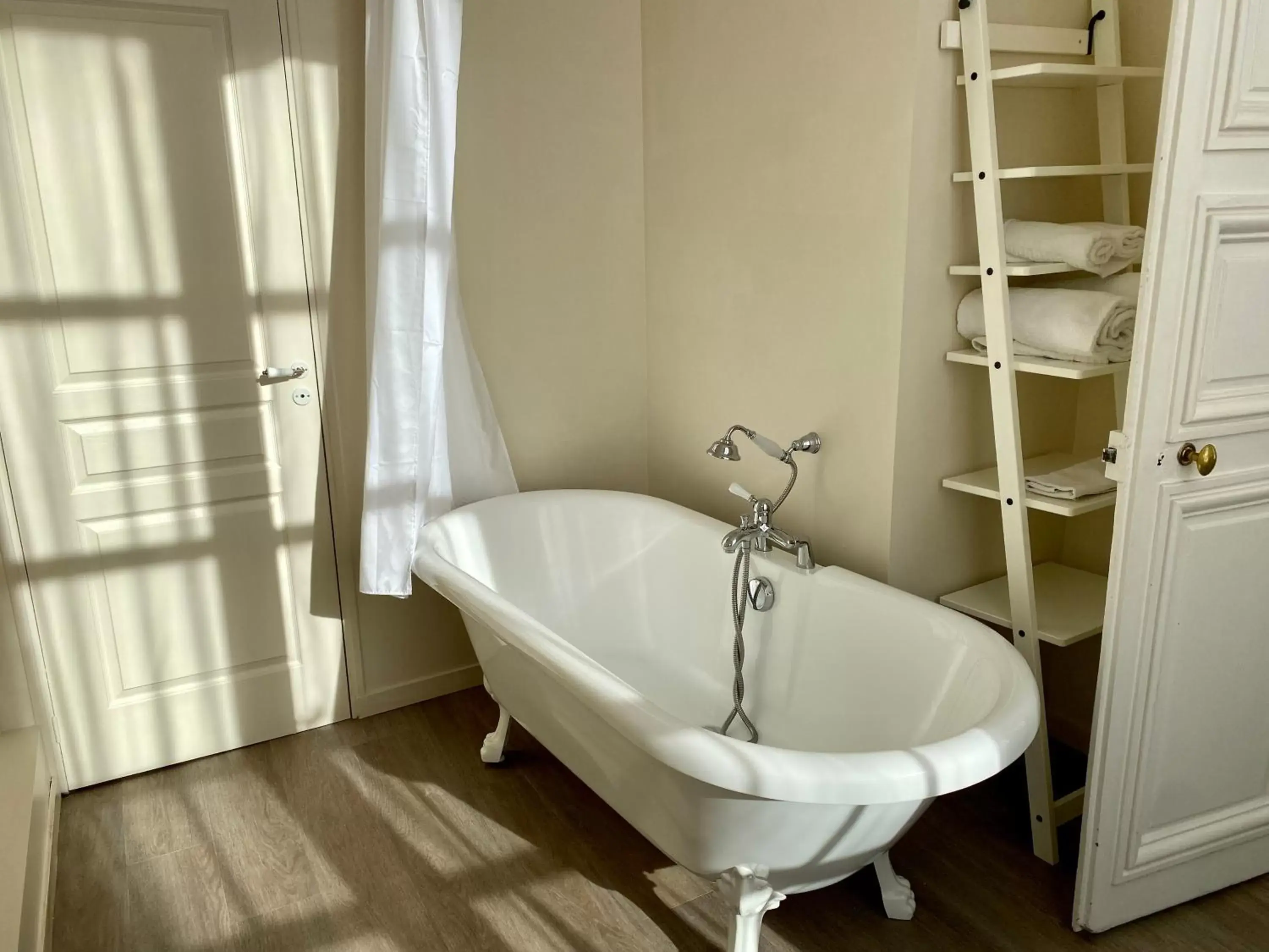 Bathroom in Hôtel Particulier de Champrond