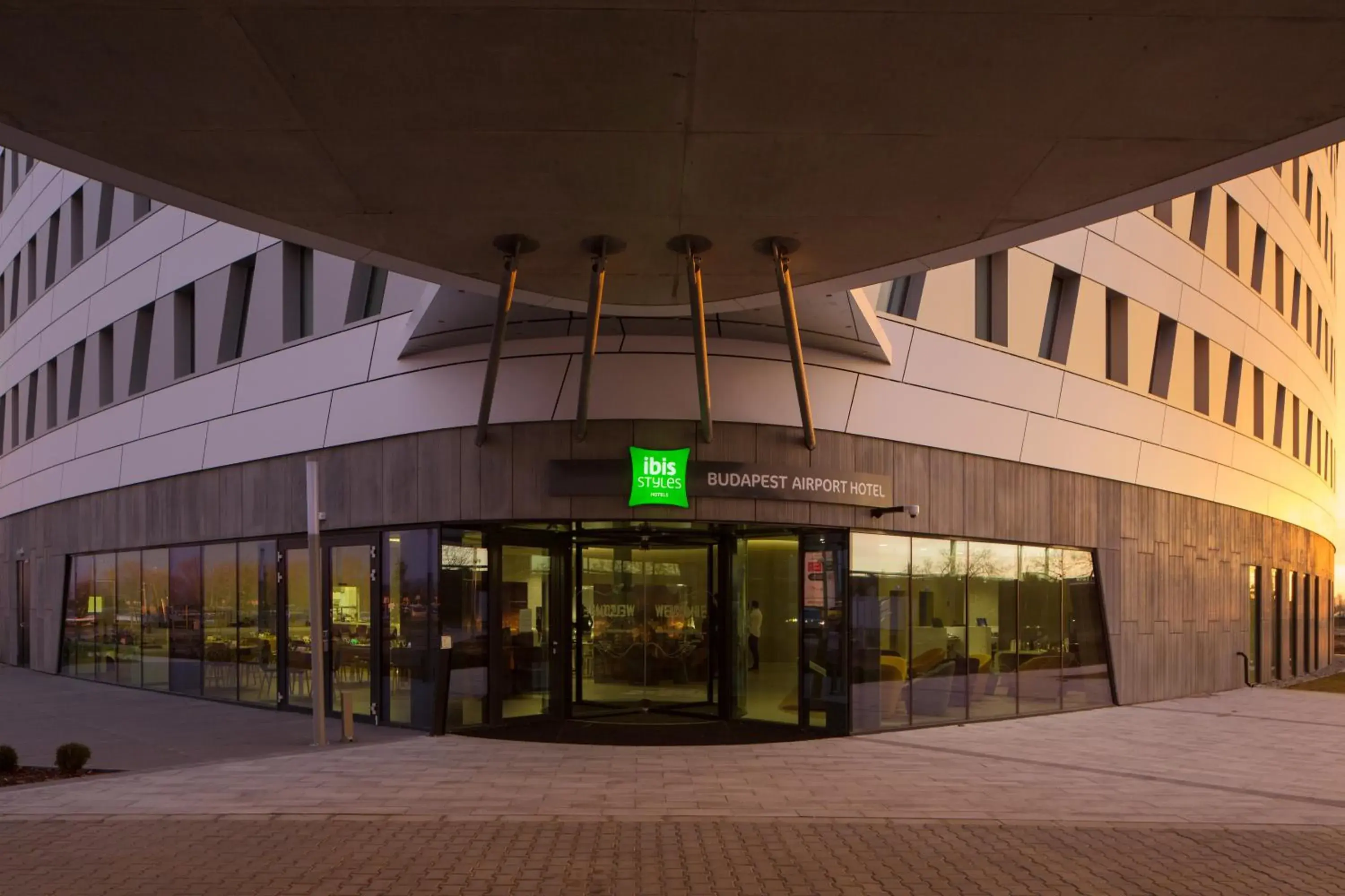 Facade/entrance in ibis Styles Budapest Airport