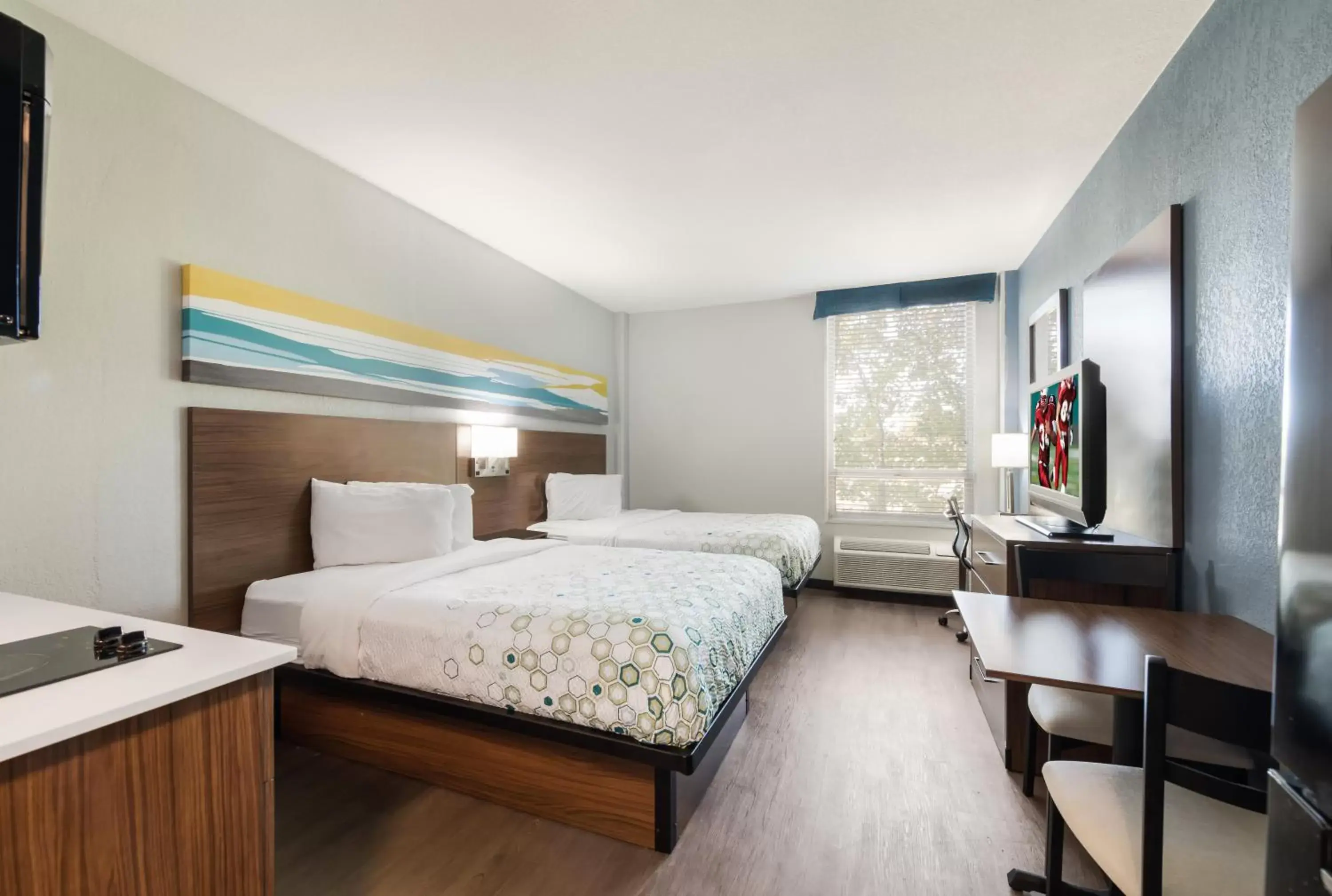 Studio Room with Two Double Beds Non-Smoking in HomeTowne Studios by Red Roof Newport News - Hampton West Studio Room with Two Double Beds Non-Smoking in HomeTowne Studios by Red Roof Newport News - Hampton West